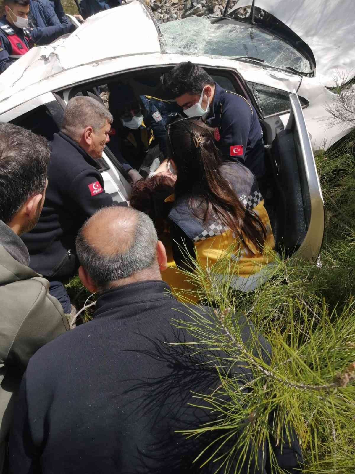 Çanakkale’de, arabasıyla kaza yapan ve kendisinden 36 saat boyunca haber alınamayan Felsefe Öğretmeni Seher Güllüce (49) polis memurunun dikkati ...