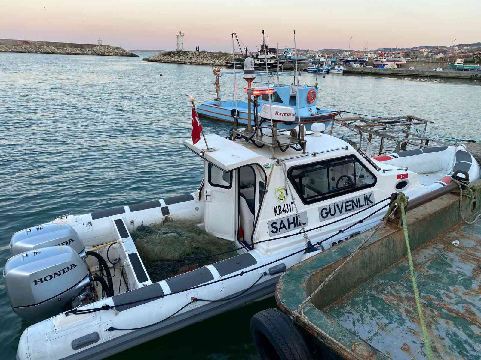 Arnavutköy’de sahil kenarlarına yapılan denetimlerde toplam 4 bin metre Kalkan ağına el konuldu. İstanbul İl Tarım ve Orman Müdürlüğü Balıkçılık ...