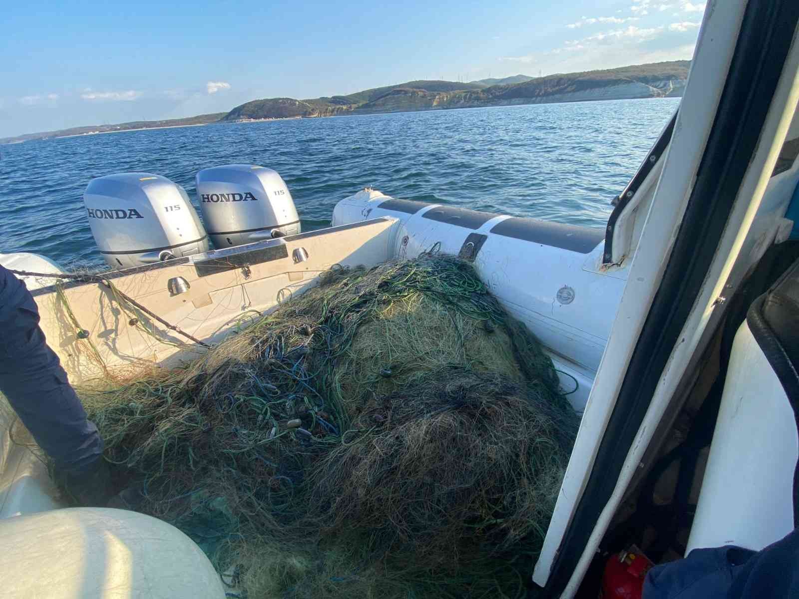 Arnavutköy’de sahil kenarlarına yapılan denetimlerde toplam 4 bin metre Kalkan ağına el konuldu. İstanbul İl Tarım ve Orman Müdürlüğü Balıkçılık ...