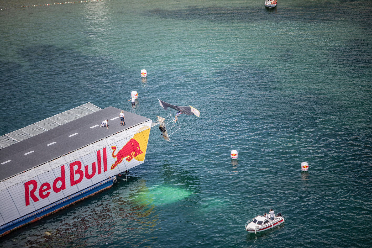 Cesur uçuş meraklılarının birbirinden eğlenceli şovlarına sahne olacak 5. Red Bull Uçuş Günü’nün kayıtları rekor katılımla sona erdi. 17 Ocak’ta ...