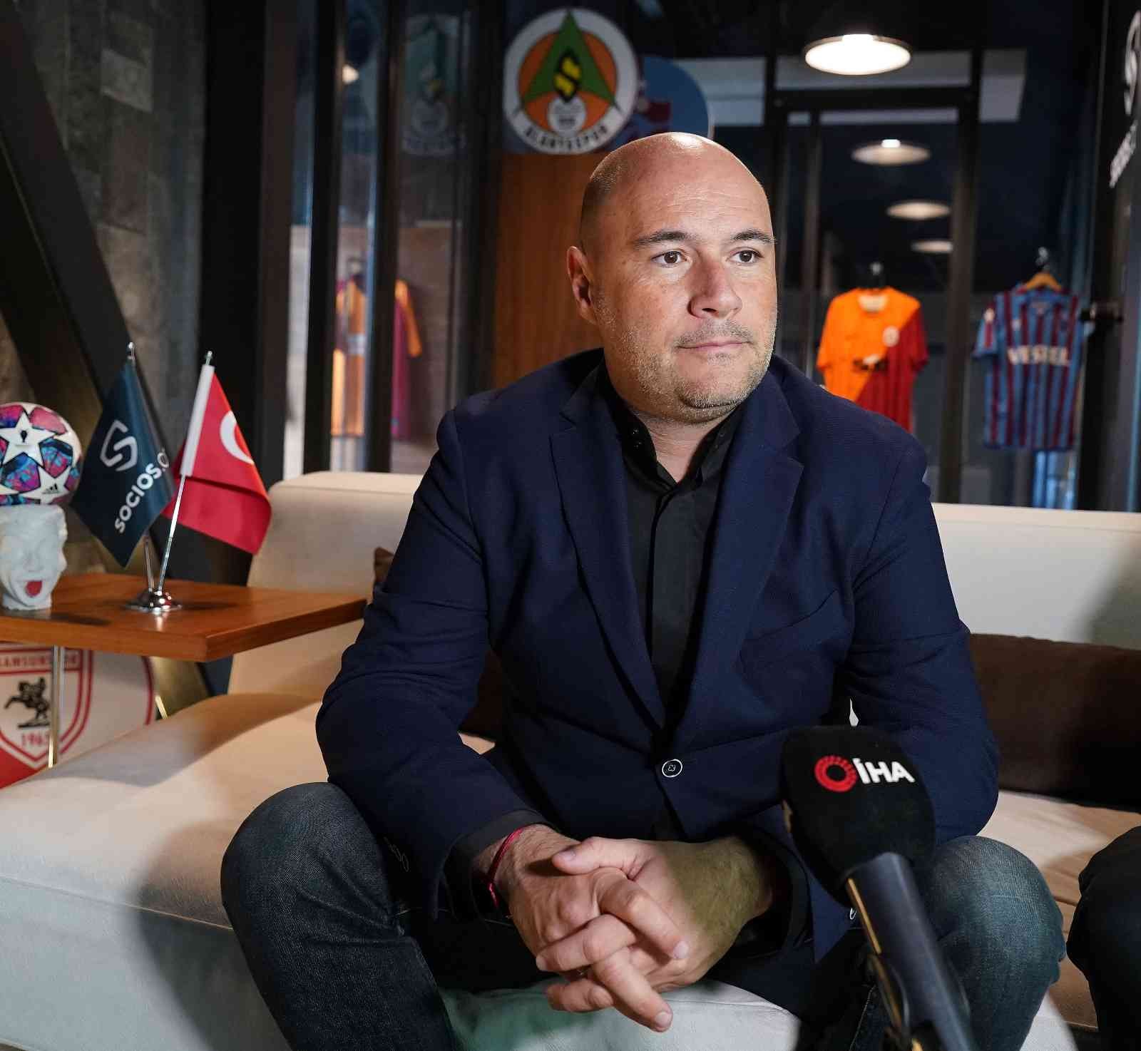 Socios.com’un kurucusu ve CEO’su Alex Dreyfus, futbola sağladıkları gelirlerden ve Messi’yle yaptıkları anlaşmanın içeriğinden bahsetti. Dreyfus ...