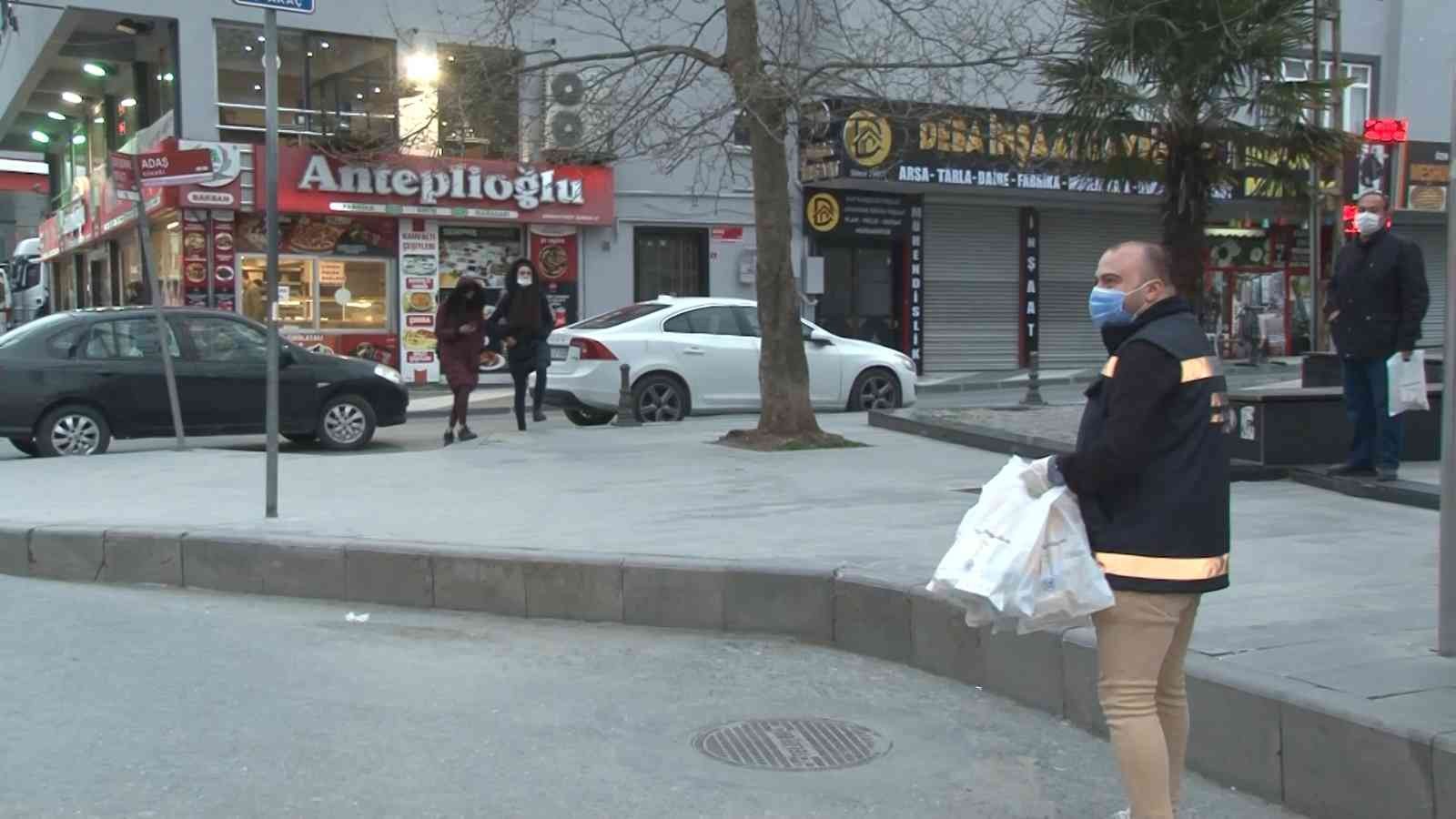 Arnavutköy Belediyesi iftar vakti trafikte kalan sürücülere ve iftara yetişemeyecek durumda olan vatandaşlara, iftariyelik ikramında bulunuyor ...