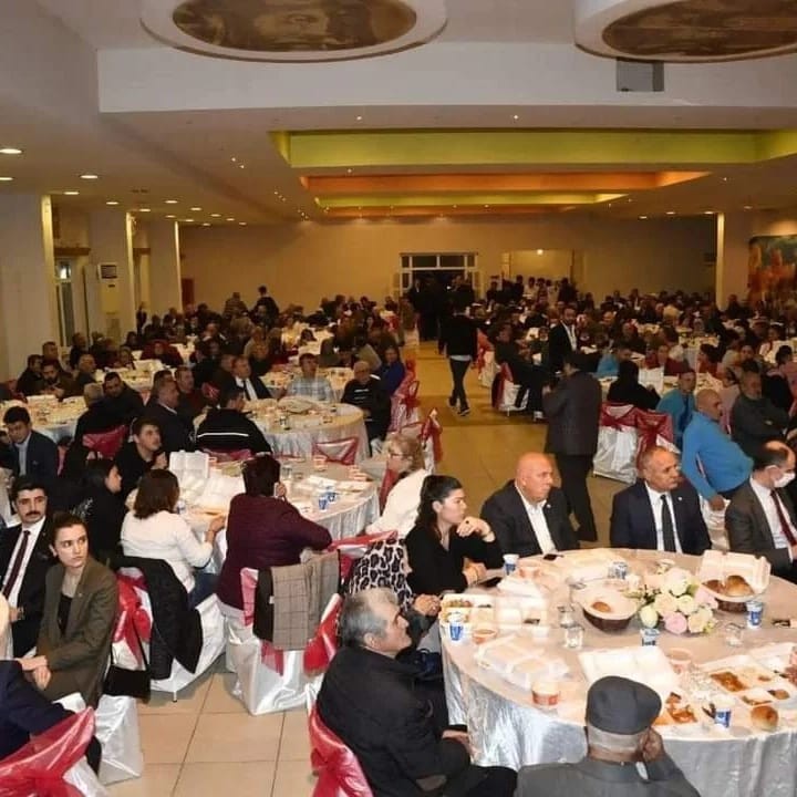 İpsala Kaymakamlığı Sosyal Yardımlaşma ve Dayanışma Vakfı Aşevi tarafından 500 kişilik iftar yemeği verildi. Edirne’nin İpsala ilçe Kaymakamlığı ...