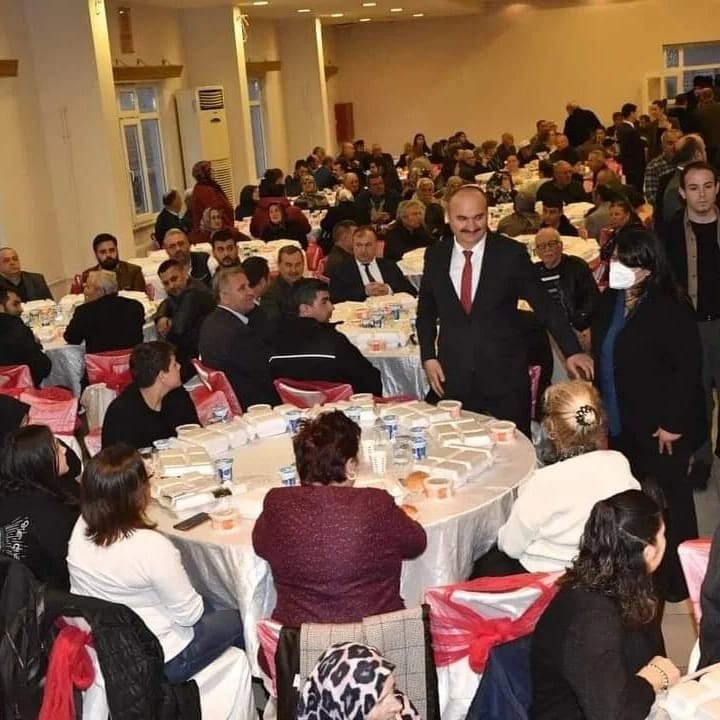 İpsala Kaymakamlığı Sosyal Yardımlaşma ve Dayanışma Vakfı Aşevi tarafından 500 kişilik iftar yemeği verildi. Edirne’nin İpsala ilçe Kaymakamlığı ...