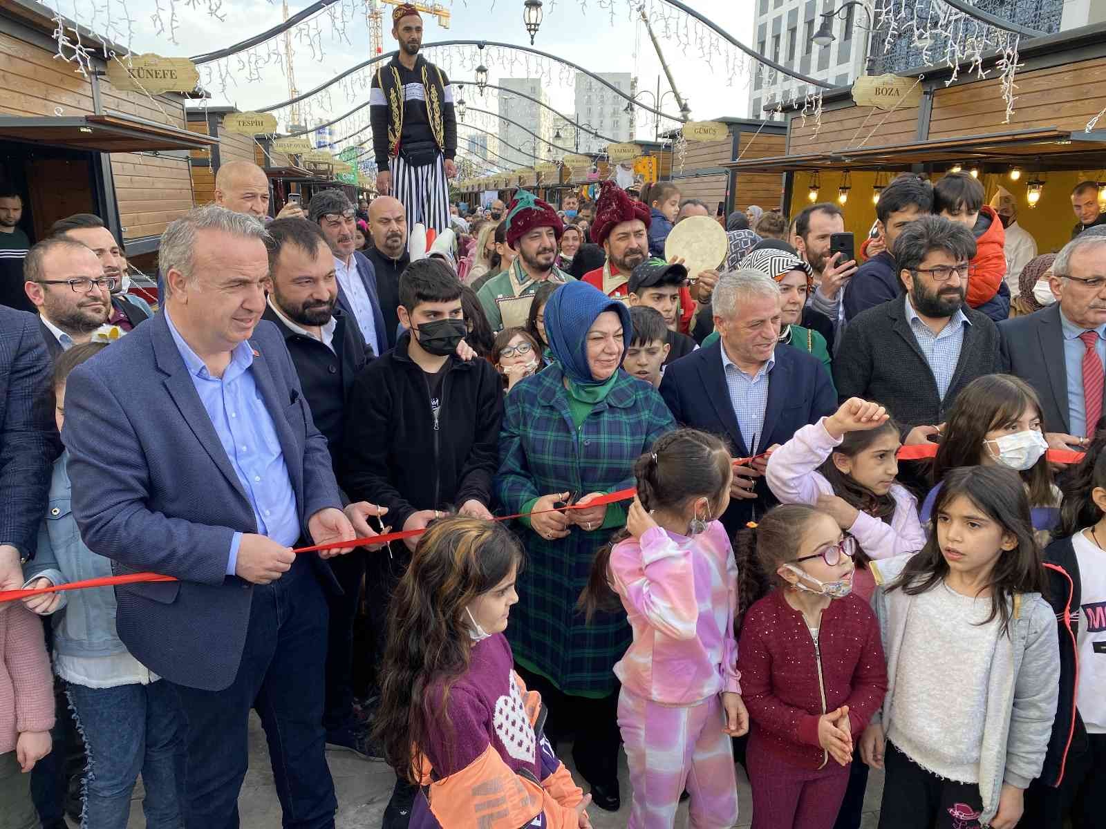 Sancaktepe’de Ramazan ayı boyunca açık olacak Asırlık Lezzetler ve El Sanatları Çarşısı’nın açılışı, Ramazan ayının ilk günü Belediye Başkanı ...