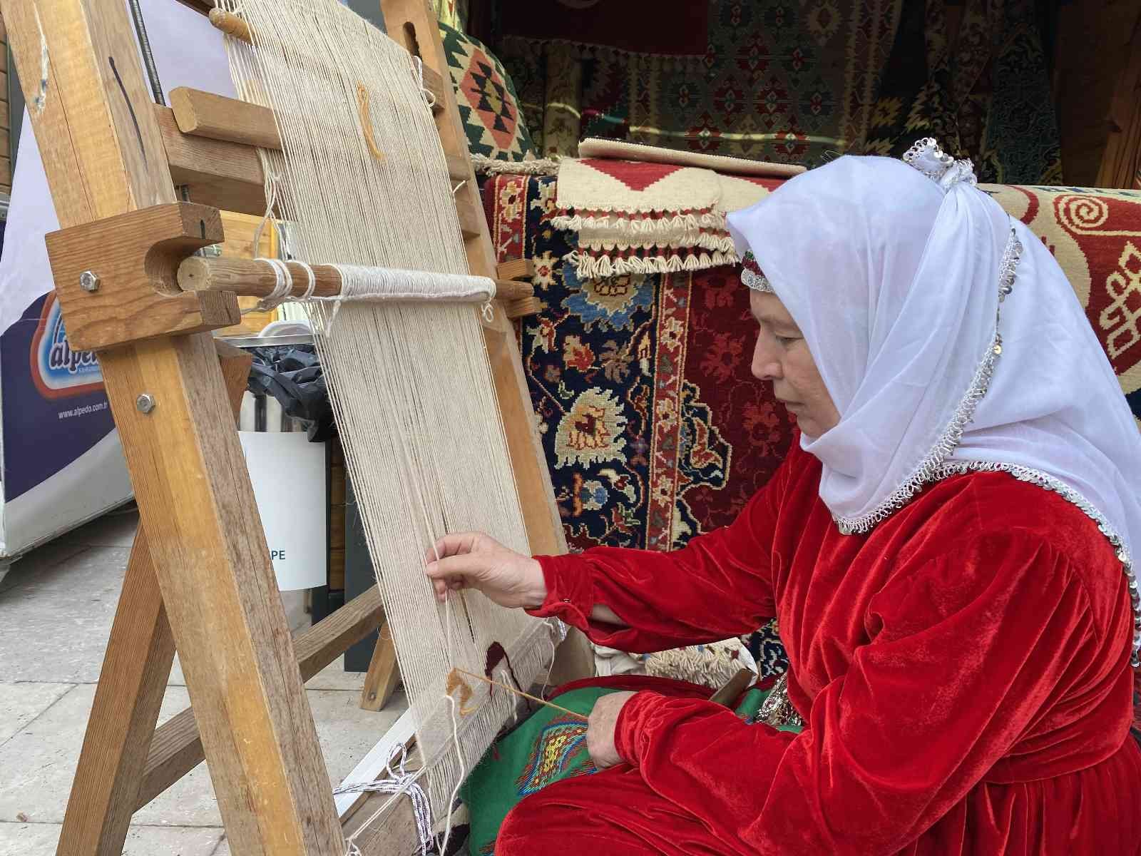 Sancaktepe’de Ramazan ayı boyunca açık olacak Asırlık Lezzetler ve El Sanatları Çarşısı’nın açılışı, Ramazan ayının ilk günü Belediye Başkanı ...