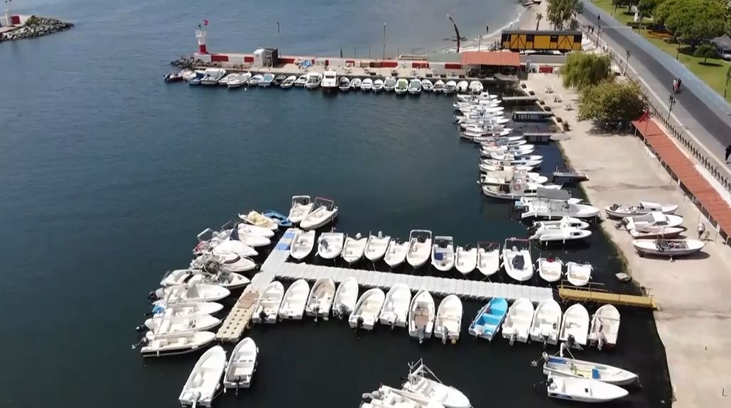 Tekirdağ’ın Süleymanpaşa ilçesinde av yasağının başlamasıyla balıkçı limanında tekne konulacak yer kalmadı. Marmara Denizinde 15 Nisan tarihinde ...