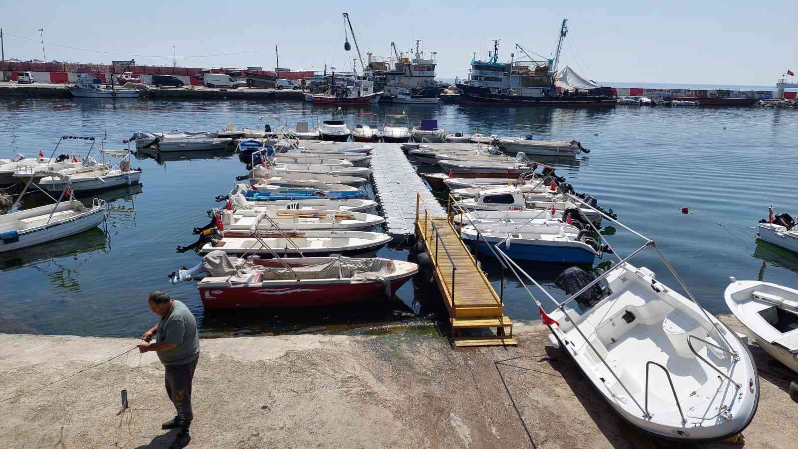 Tekirdağ’ın Süleymanpaşa ilçesinde av yasağının başlamasıyla balıkçı limanında tekne konulacak yer kalmadı. Marmara Denizinde 15 Nisan tarihinde ...