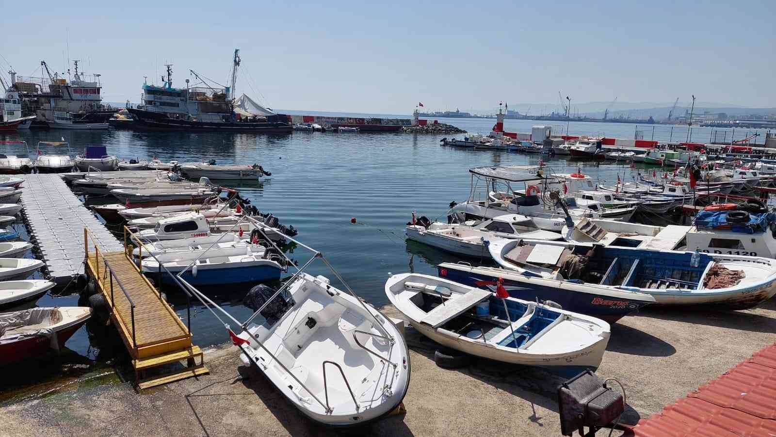 Tekirdağ’ın Süleymanpaşa ilçesinde av yasağının başlamasıyla balıkçı limanında tekne konulacak yer kalmadı. Marmara Denizinde 15 Nisan tarihinde ...