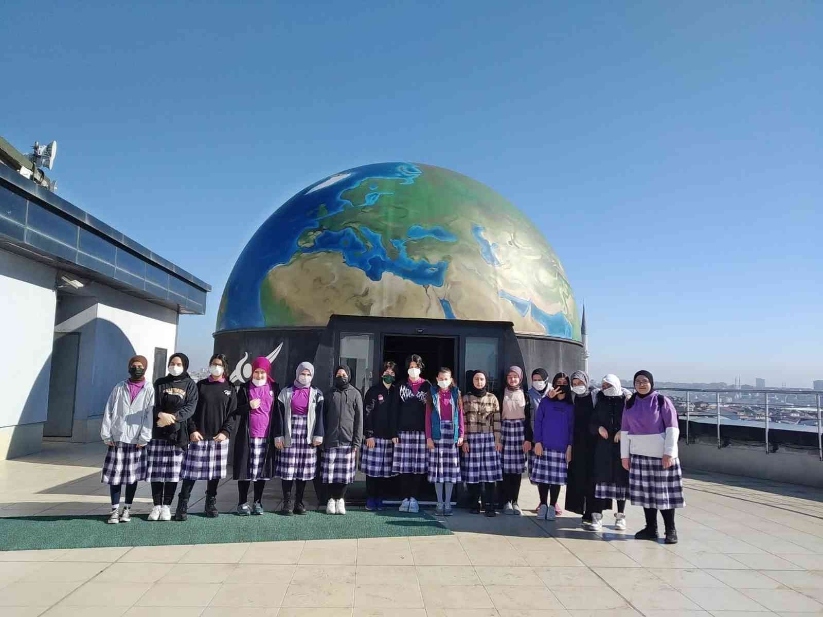 Sultangazi Belediyesi’nin, Prof. Dr. Necmettin Erbakan Bilim ve Kültür Merkezi’nin çatı katına kazandırdığı Planetaryum, Avrupa yakasındaki en ...