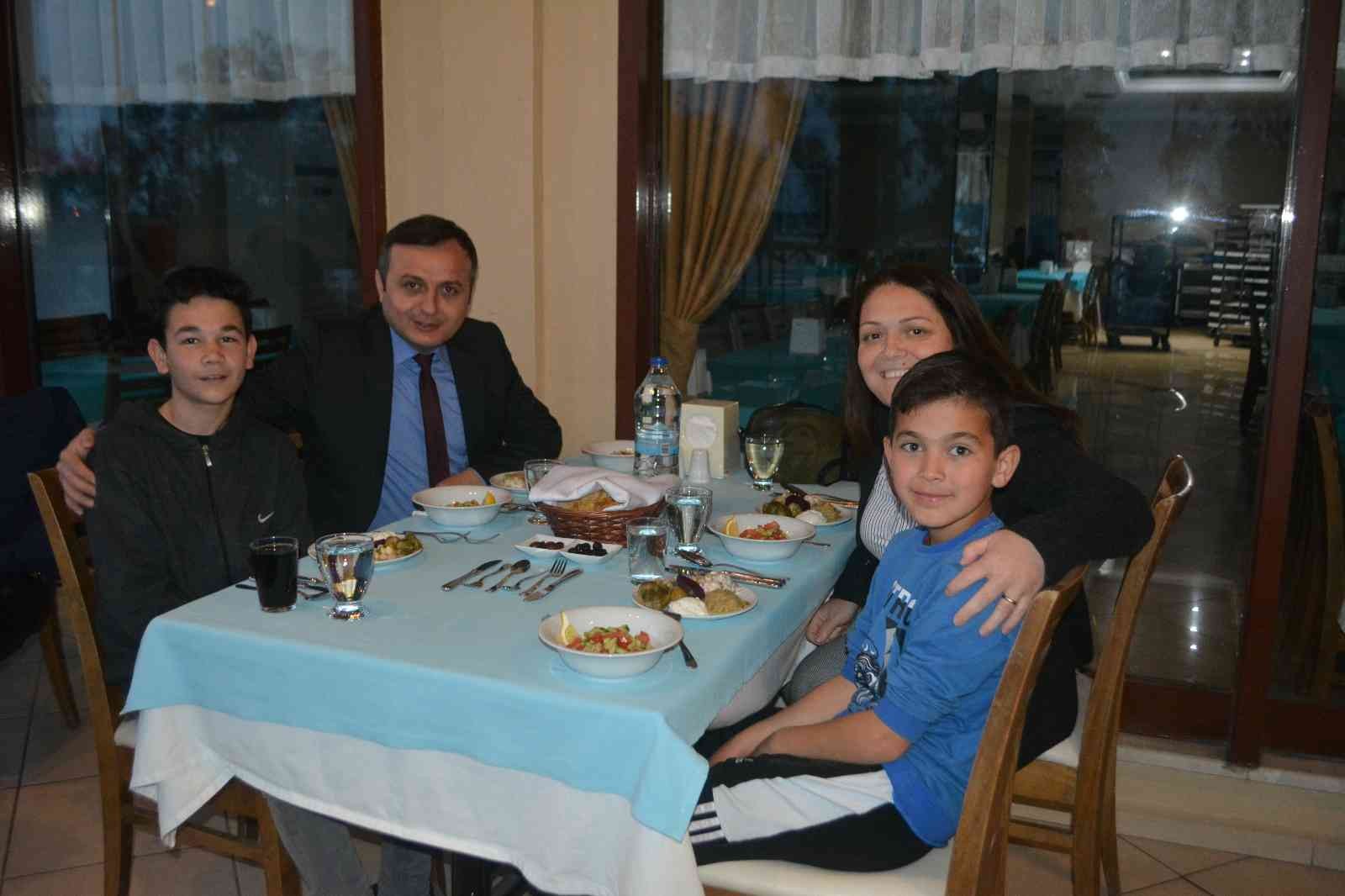 Balıkesir’in Ayvalık ilçesinde, 2013 yılından bu yana Ramazan ayının 15. günü kutlanılan Dünya Yetimler Günü nedeniyle anlamlı bir etkinliğe imza ...