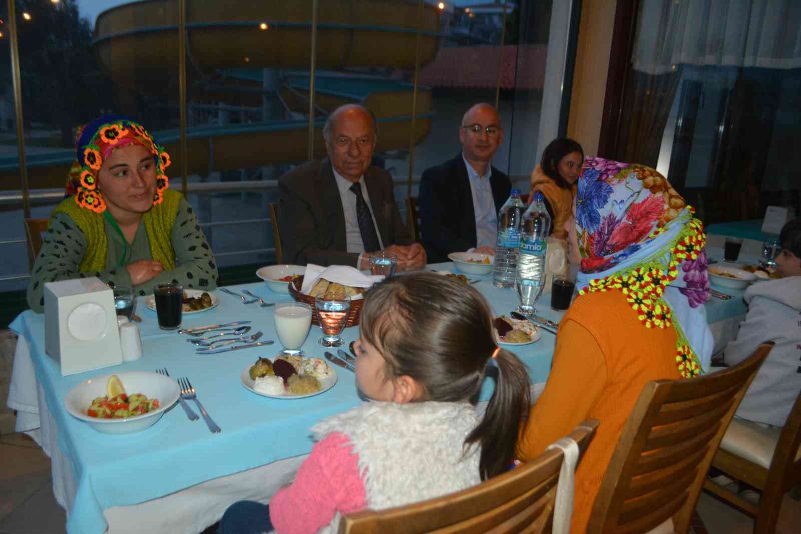 Balıkesir’in Ayvalık ilçesinde, 2013 yılından bu yana Ramazan ayının 15. günü kutlanılan Dünya Yetimler Günü nedeniyle anlamlı bir etkinliğe imza ...