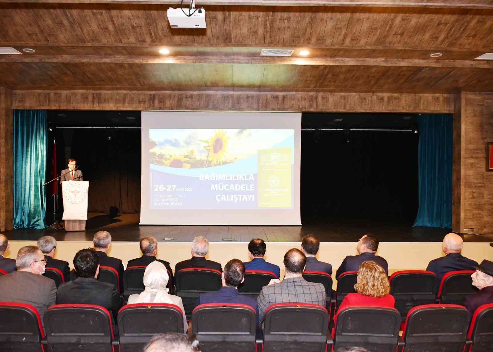 Tekirdağ’da bağımlılıkla mücadele çalıştayı düzenlenerek, zararlı maddeler ile ilgili etkin mücadele yöntemleri tartışıldı. Bağımlılıkla Mücadele ...