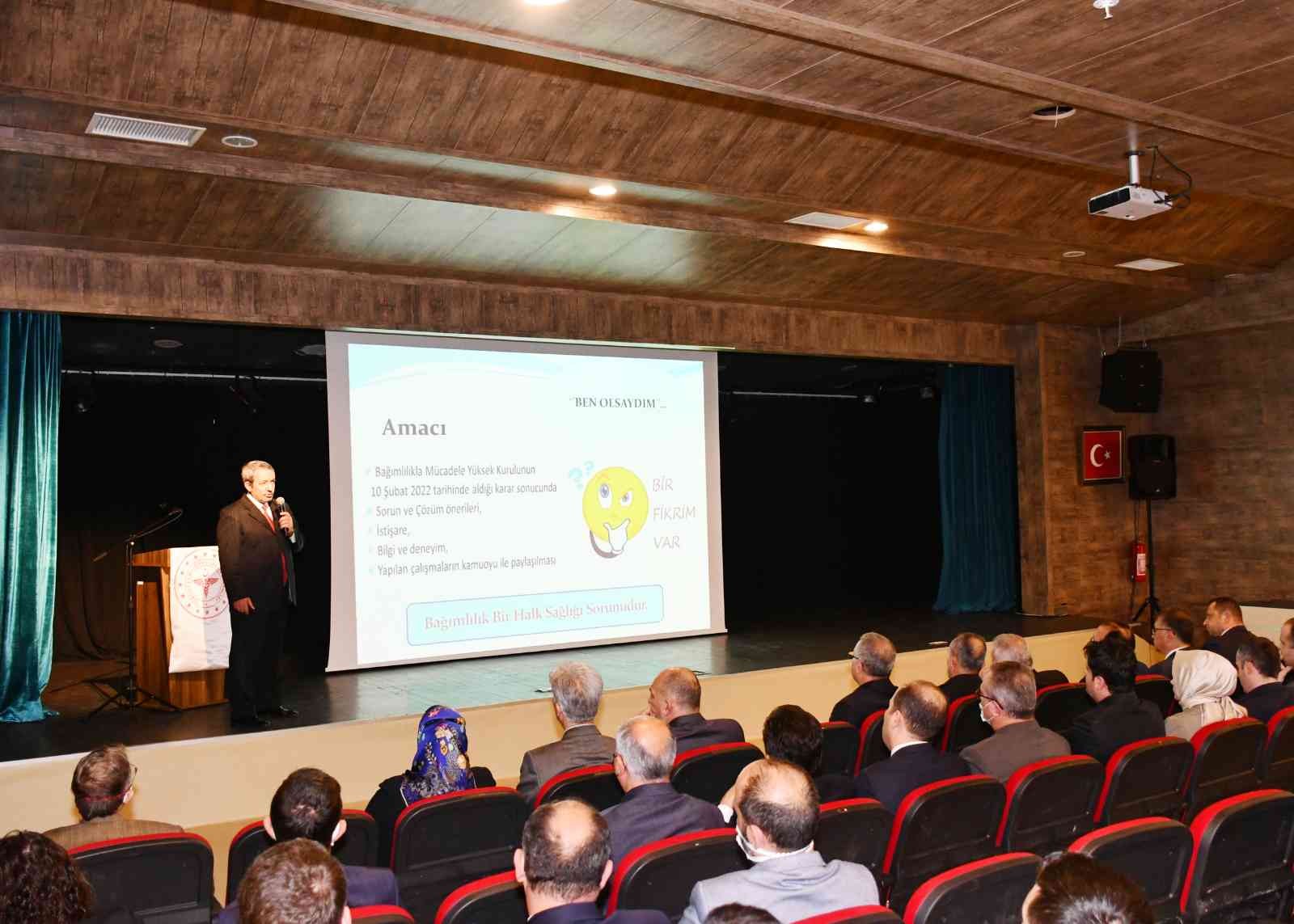 Tekirdağ’da bağımlılıkla mücadele çalıştayı düzenlenerek, zararlı maddeler ile ilgili etkin mücadele yöntemleri tartışıldı. Bağımlılıkla Mücadele ...