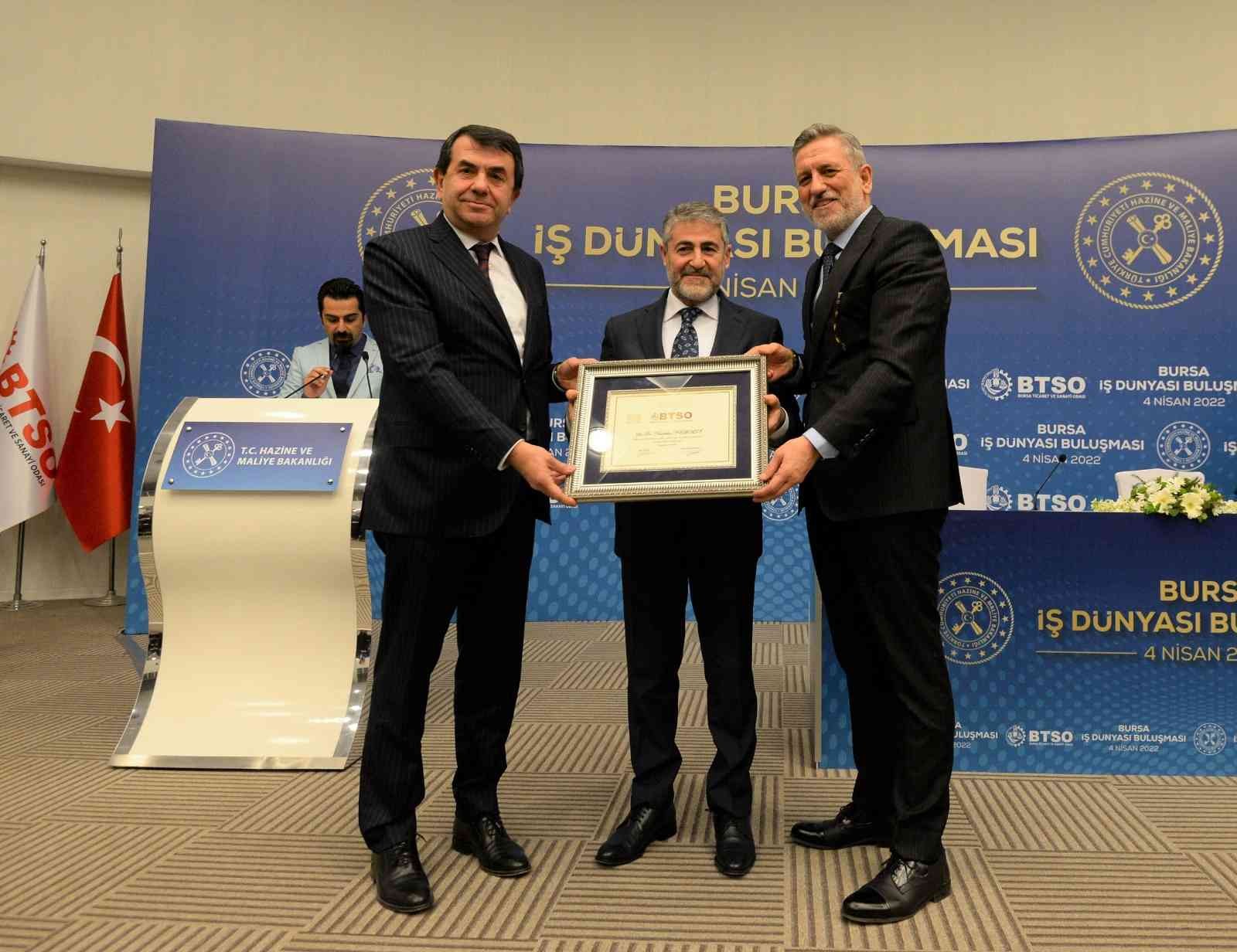 Bursa Ticaret ve Sanayi Odası (BTSO) ev sahipliğinde düzenlenen ’Bursa İş Dünyası Buluşması’ toplantısına katılan Hazine ve Maliye Bakanı ...