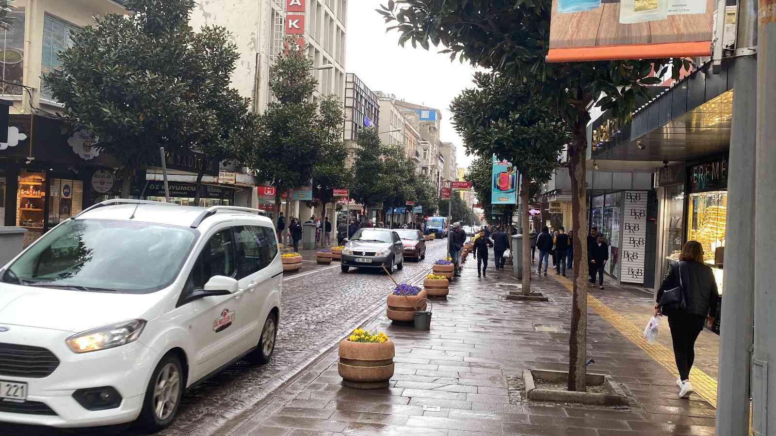 Meteoroloji’den yapılan uyarıların ardından, Balıkesir’de öğlen saatlerinde sağanak yağış etkili oldu. Balıkesir Meteoroloji Genel Müdürlüğü’nün ...