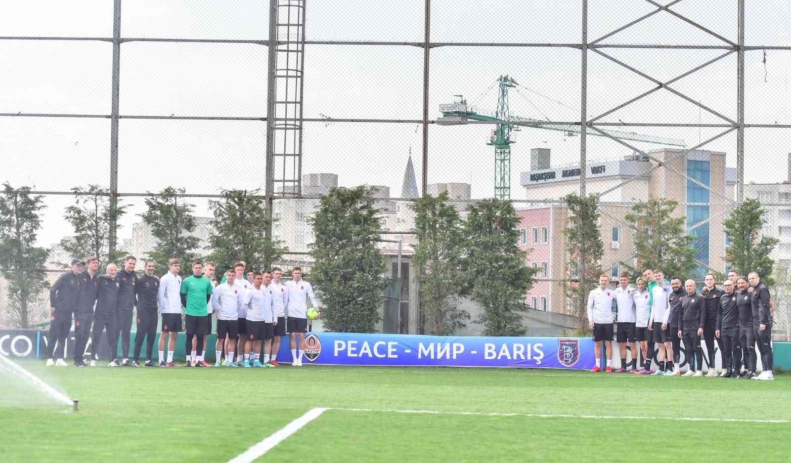 Medipol Başakşehir, Ukrayna temsilcisi Shakhtar Donetsk’e antrenman tesislerini açtı. Başakşehir, Rusya ile Ukrayna arasında devam eden savaştan ...