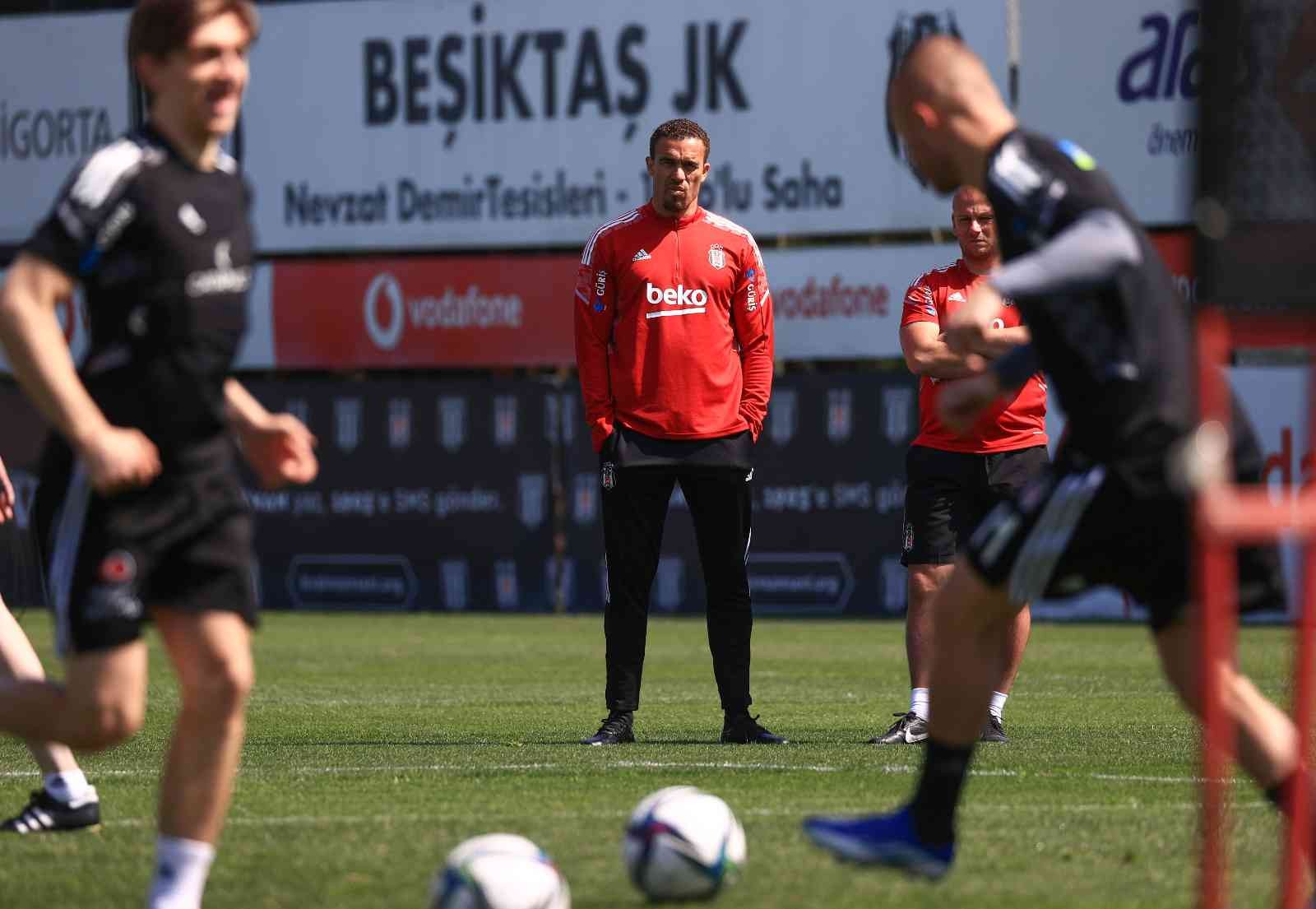 Beşiktaş, Spor Toto Süper Lig’in 35. haftasında Kayserispor ile deplasmanda oynayacağı maçın hazırlıklarına, bu sabah yaptığı antrenmanla devam ...