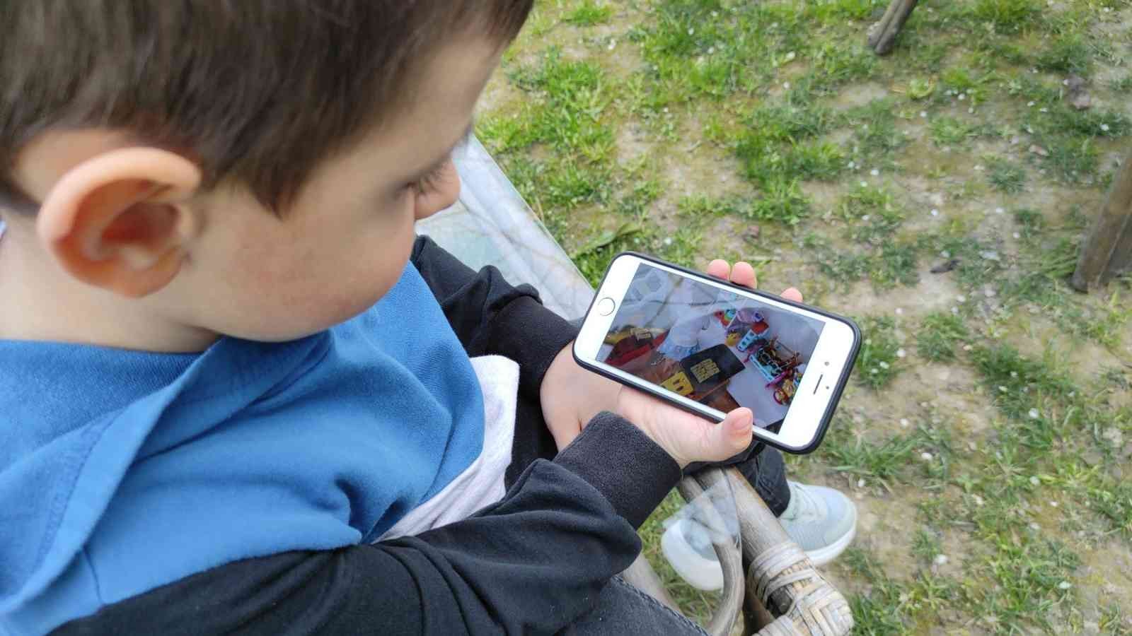 Sakarya’nın Sapanca ilçesinde 4 yaşındaki çocuk, anneannesinin telefonuyla oynadığı sırada Kadın Destek Uygulaması’na (KADES) bastı. Kısa sürede ...