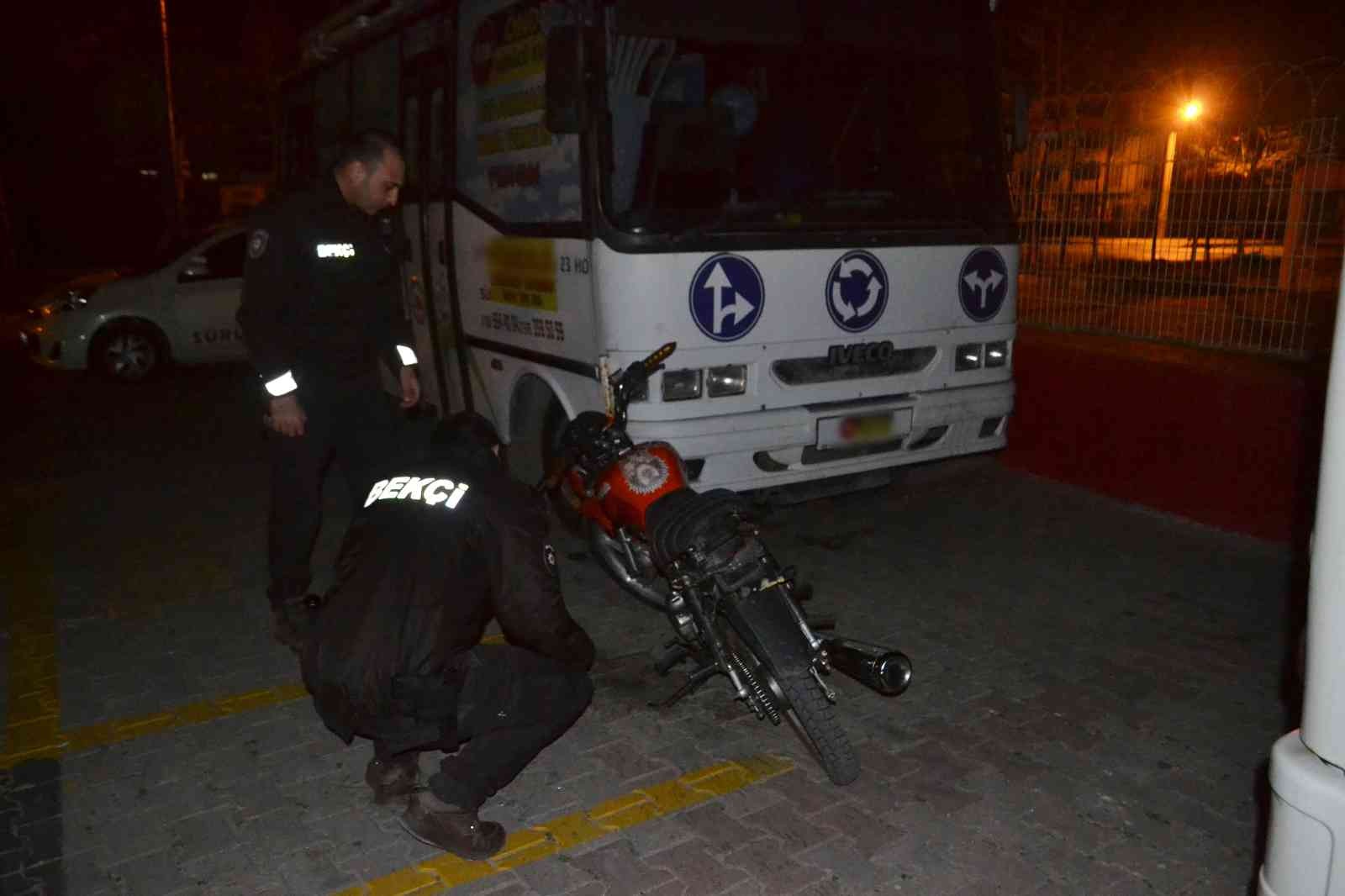 Tekirdağ’ın Çorlu ilçesinde çaldıkları motosikleti götüren iki şüpheli bekçileri görünce motosikleti bırakıp kaçtı. Çalıntı olduğu ortaya çıkan ...