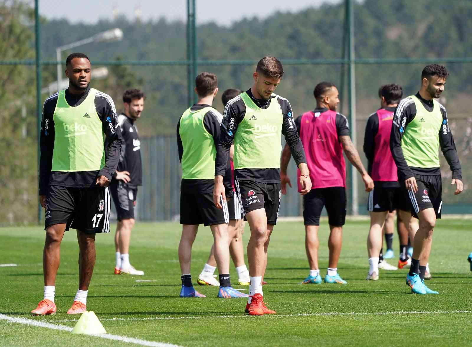 Spor Toto Süper Lig’in 33. haftasında GZT Giresunspor deplasmanına gidecek olan Beşiktaş, bu karşılaşmanın hazırlıklarına sabah yaptığı ...