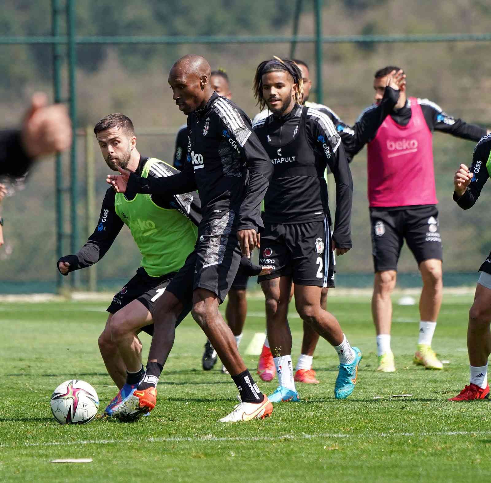 Spor Toto Süper Lig’in 33. haftasında GZT Giresunspor deplasmanına gidecek olan Beşiktaş, bu karşılaşmanın hazırlıklarına sabah yaptığı ...