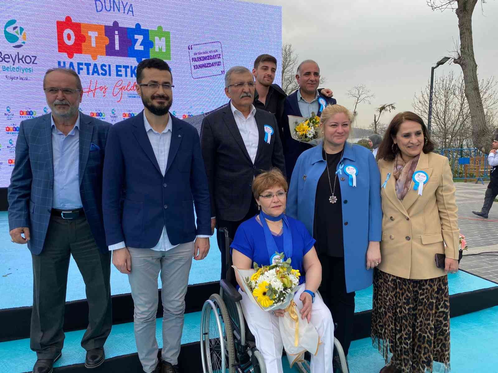 Beykoz’da Dünya Otizm Farkındalık Haftası dolayısıyla düzenlenen etkinlikte özel bireyler kurabiye yaptılar, gönüllerince eğlendiler. Renkli ...