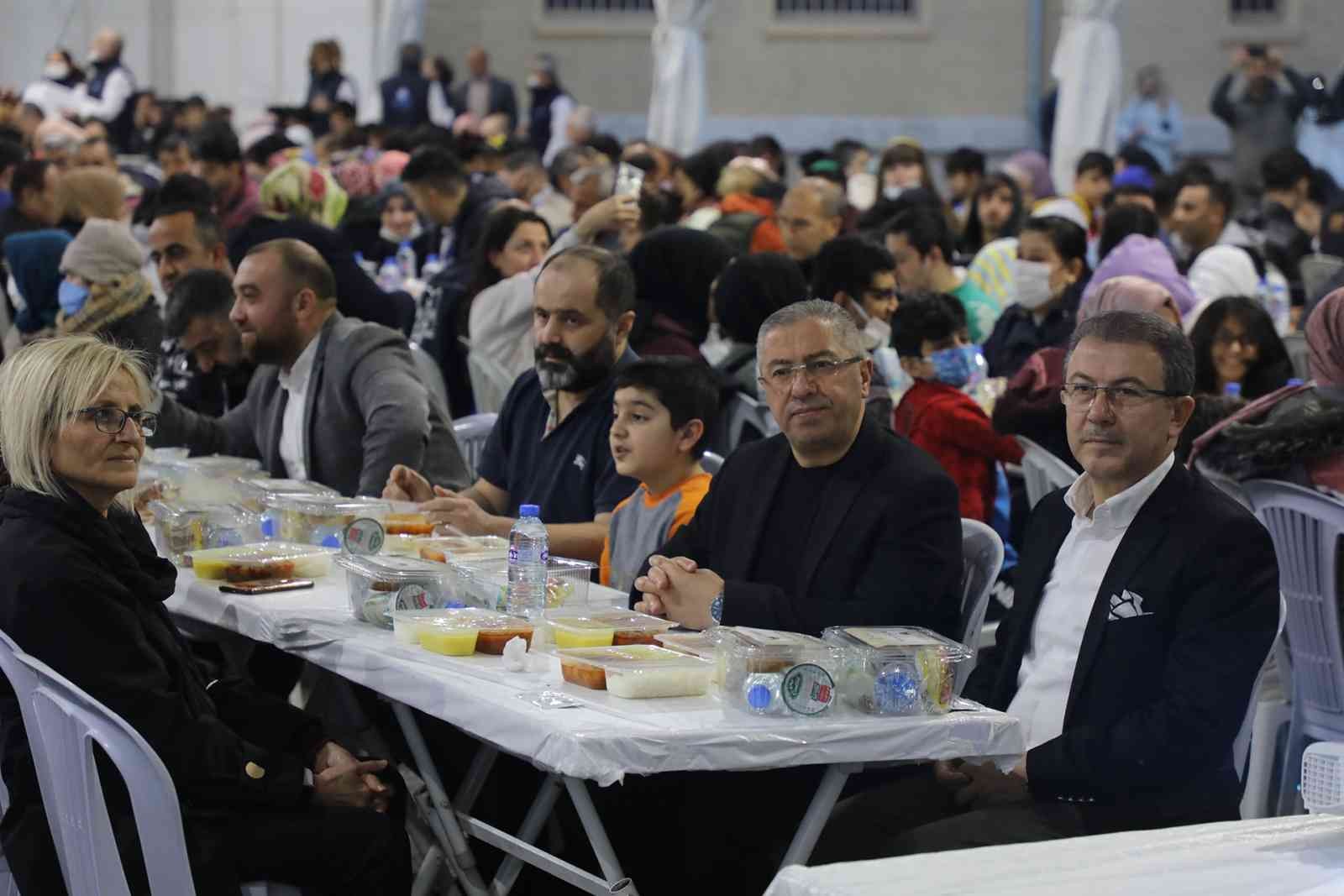 Eyüpsultan Belediyesi, Türkiye’nin dört bir yanından gelen misafirlerini en güzel şekilde ağırlamak için Reşadiye İmam Hatip Ortaokulu ...