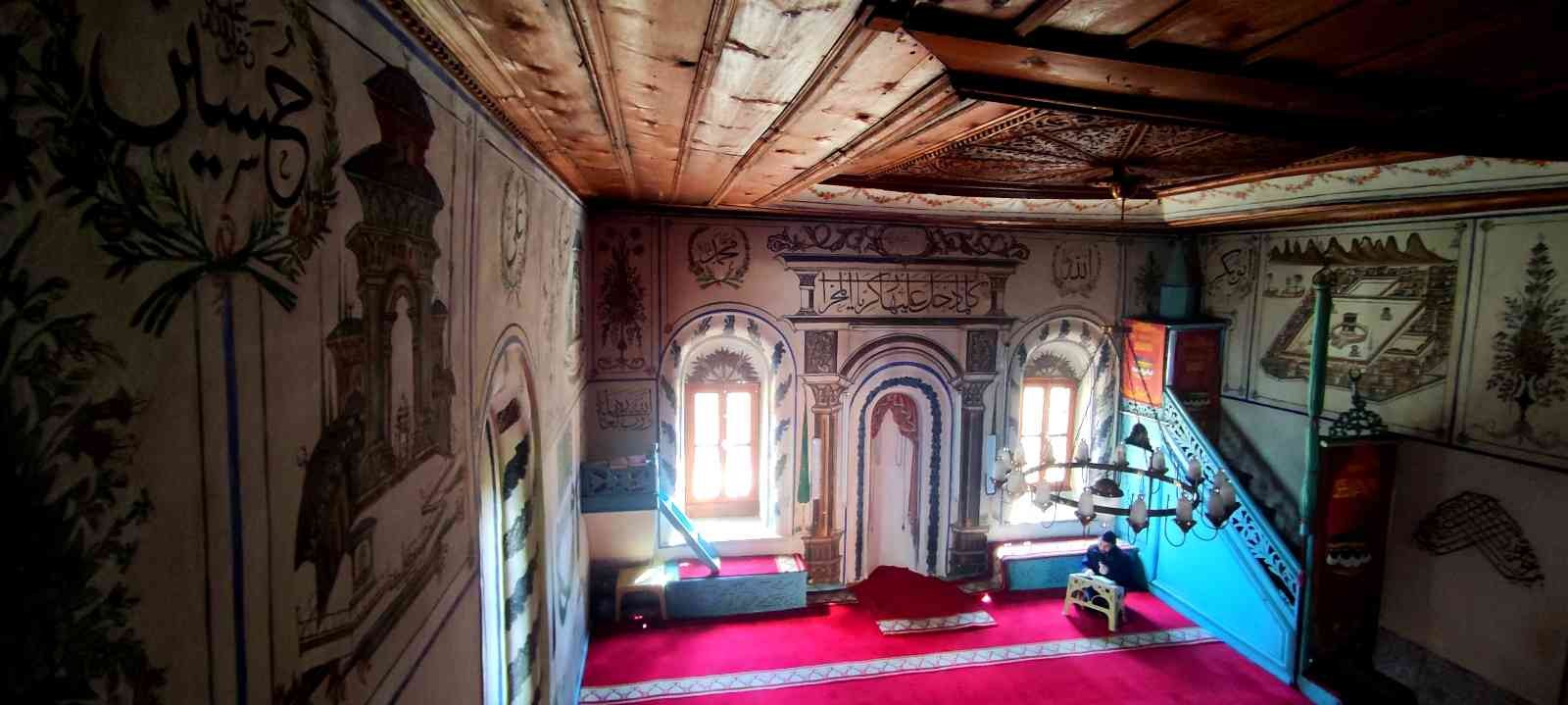 Bursa’nın dağ köyünde bulunan tarihi cami; süslemeleriyle çok sayıda ziyaretçiyi köye çekiyor. Keles ilçesi Kemaliye Köyü’nde 1874-1875 tarihinde ...