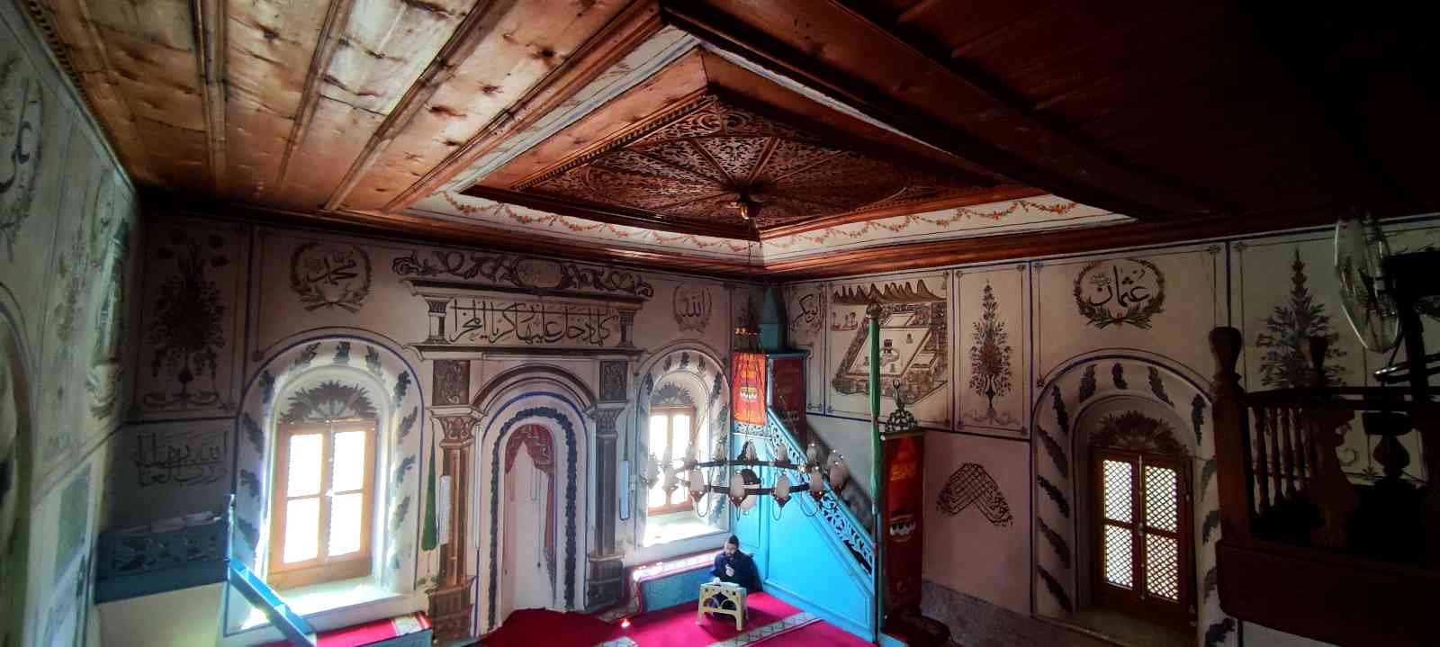 Bursa’nın dağ köyünde bulunan tarihi cami; süslemeleriyle çok sayıda ziyaretçiyi köye çekiyor. Keles ilçesi Kemaliye Köyü’nde 1874-1875 tarihinde ...