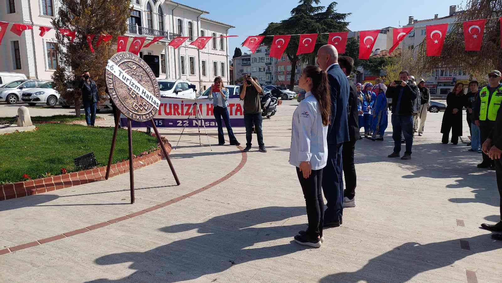 Tekirdağ Kültür ve Turizm İl Müdürü Ahmet Hacıoğlu, Tekirdağ’ın yanı başındaki mega kent İstanbul’dan bu yaz 3 milyon ziyaretçi ve turist ...