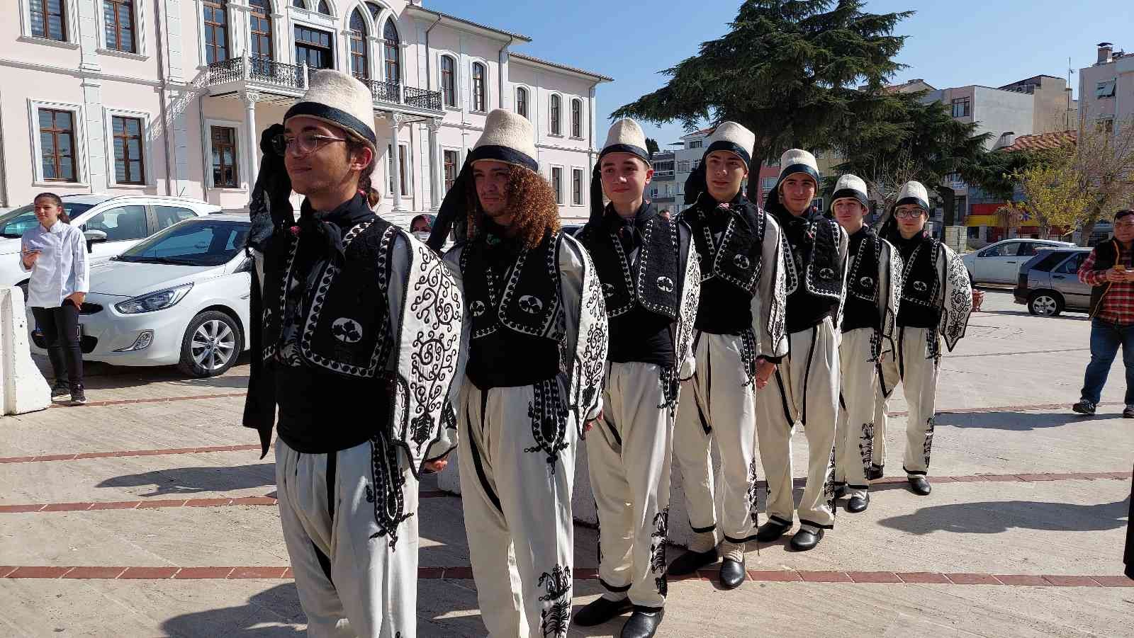 Tekirdağ Kültür ve Turizm İl Müdürü Ahmet Hacıoğlu, Tekirdağ’ın yanı başındaki mega kent İstanbul’dan bu yaz 3 milyon ziyaretçi ve turist ...