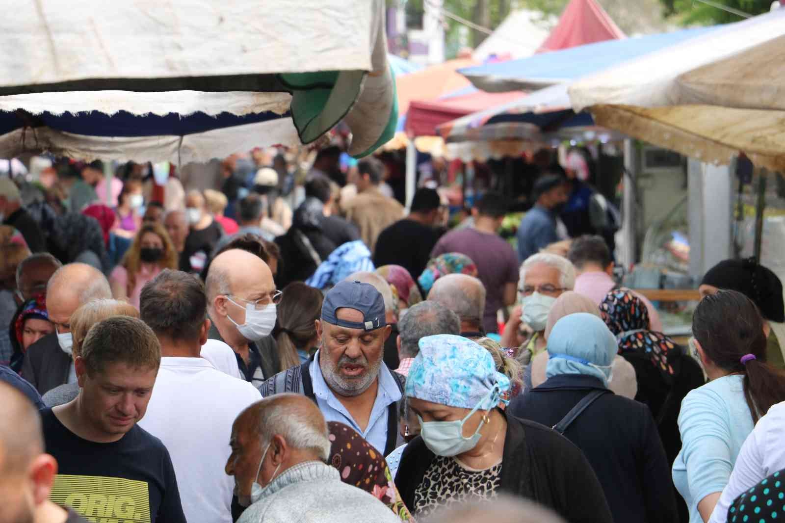 Ramazan Bayramı’na sayılı günler kala Edirne’deki çarşı ve pazarda alışveriş hareketliliği yaşandı. Sabahın erken saatlerinden itibaren Komşu ...