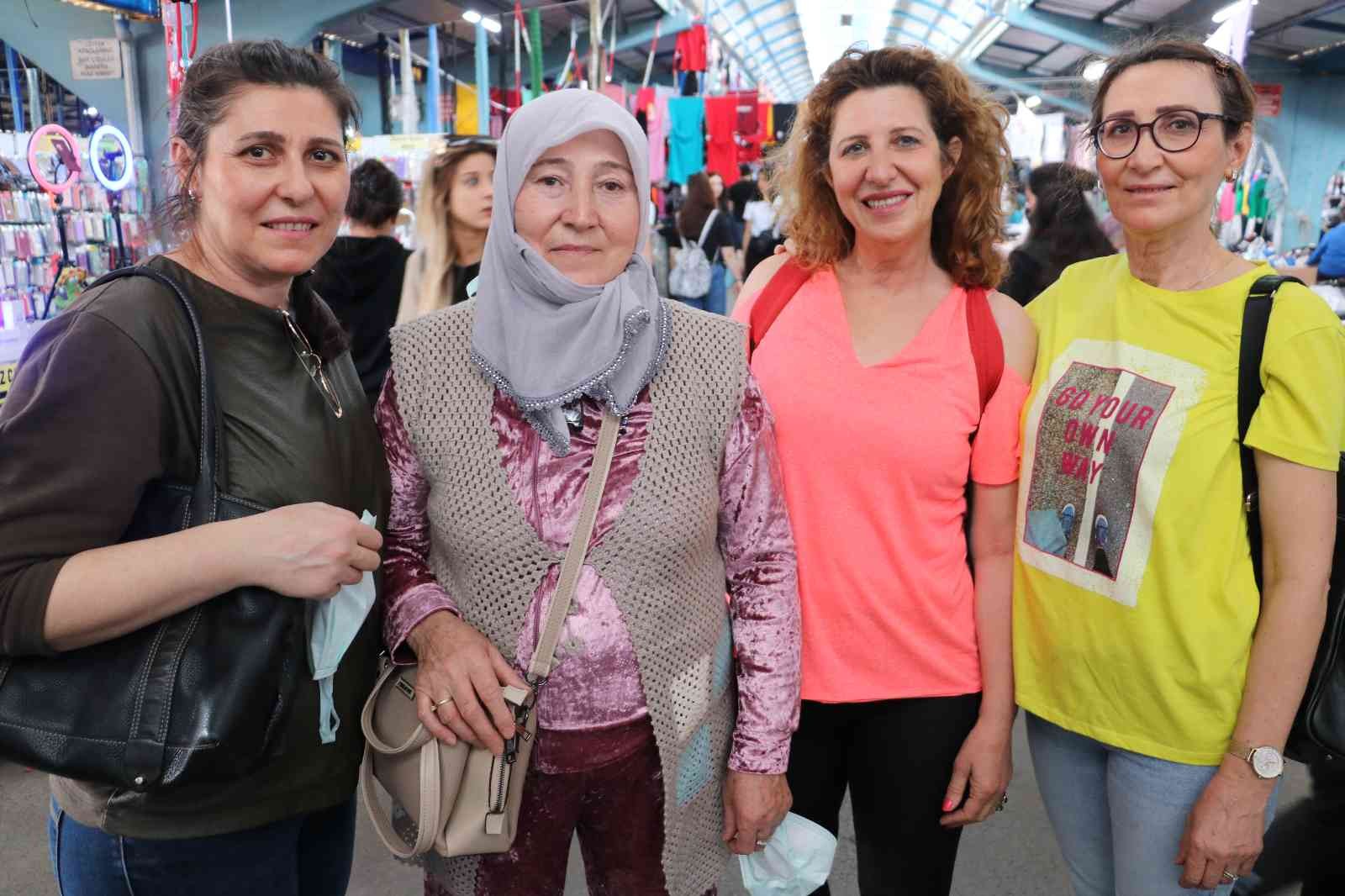 Ramazan Bayramı’na sayılı günler kala Edirne’deki çarşı ve pazarda alışveriş hareketliliği yaşandı. Sabahın erken saatlerinden itibaren Komşu ...