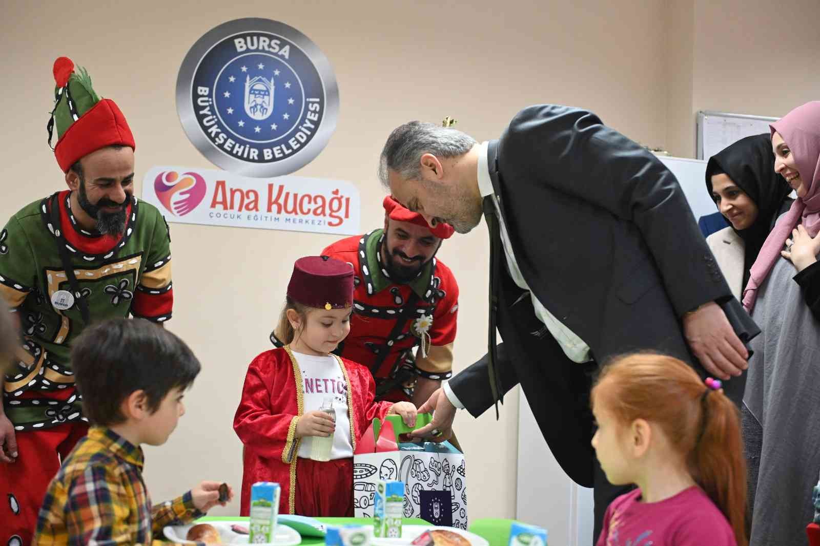 Bursa Büyükşehir Belediyesi’nin okul öncesi eğitimde fırsat eşitliğinin sağlanması amacıyla hayata geçirdiği Ana Kucağı Eğitim Merkezlerine ...