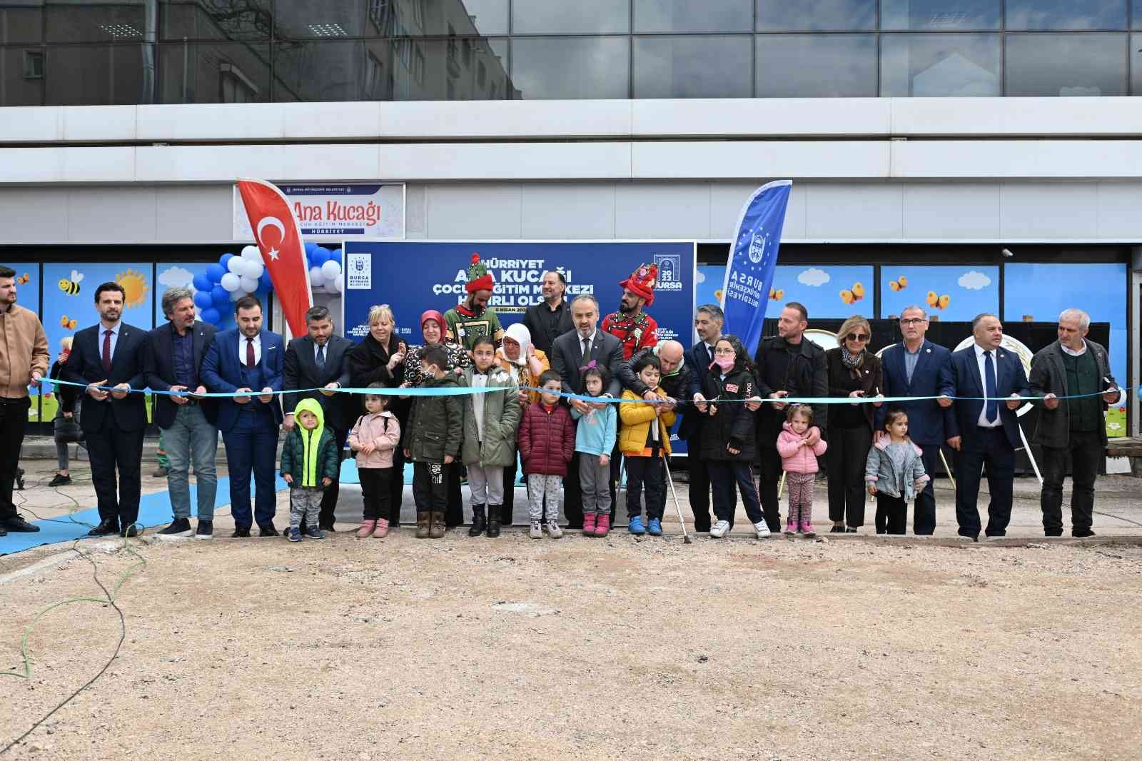 Bursa Büyükşehir Belediyesi’nin okul öncesi eğitimde fırsat eşitliğinin sağlanması amacıyla hayata geçirdiği Ana Kucağı Eğitim Merkezlerine ...