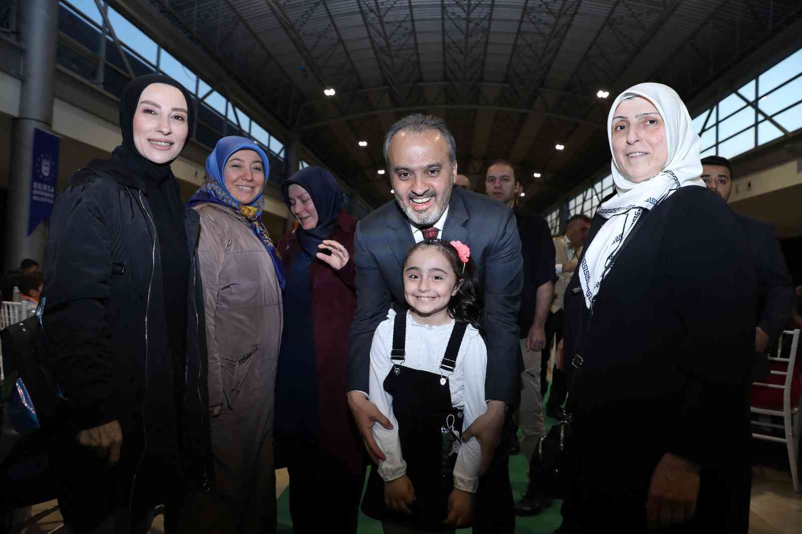 Ramazan ayının manevi iklimini farklı etkinliklerle Bursalılara yaşatan Büyükşehir Belediyesi, Ramazan ayının 15. günü idrak edilen Yetimler ...