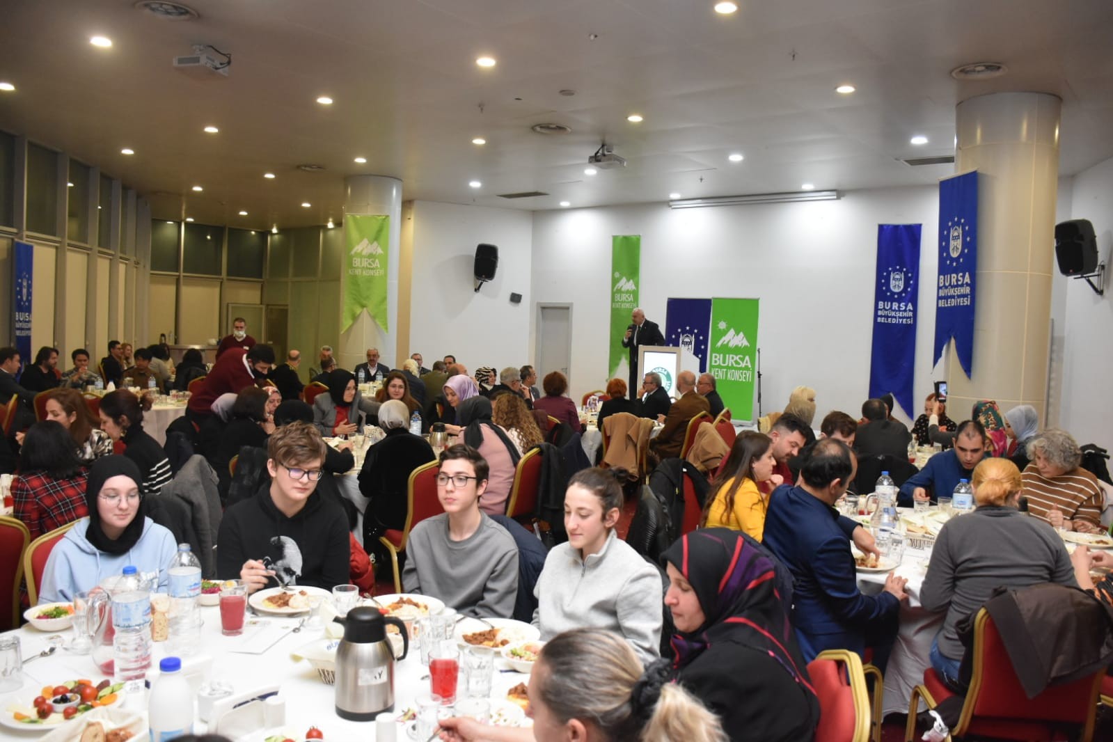 Bursa Kent Konseyi ailesi, Geleneksel Ramazan Buluşması’nda bir araya geldi. Topluma yönelik faydalı çalışmalarıyla bir ‘Bursa markası’ olan ve ...