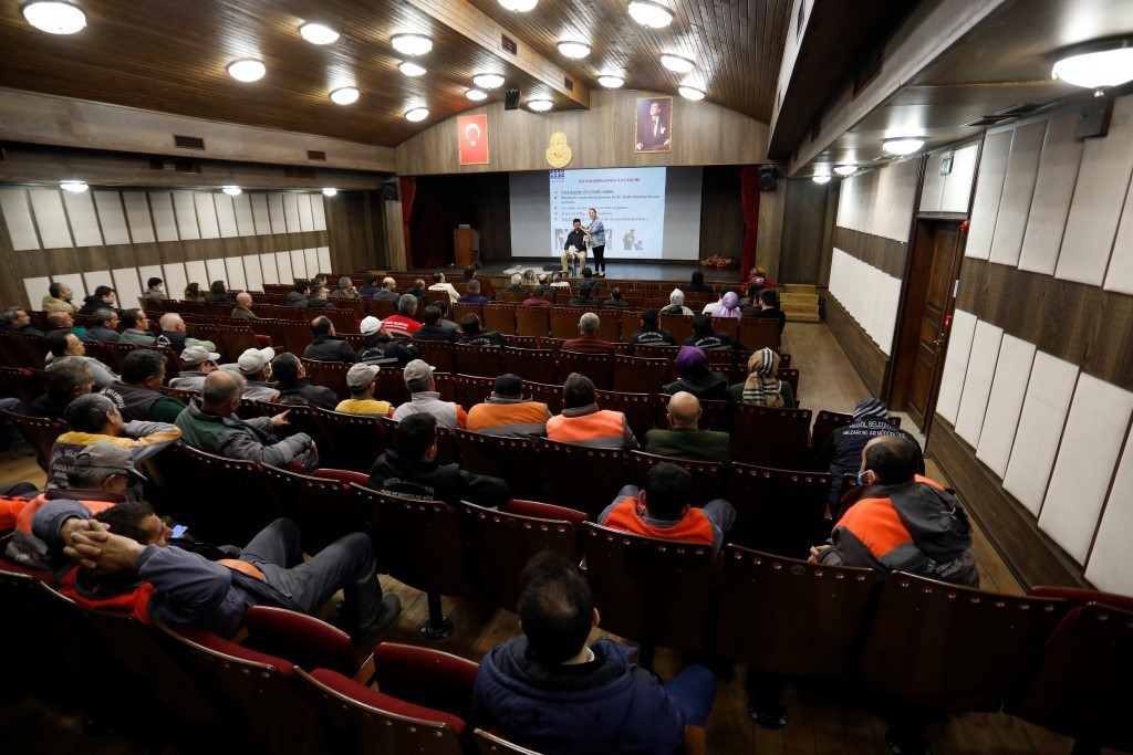 İnegöl Belediyesi İnsan Kaynakları ve Eğitim Müdürlüğü tarafından Kent Müzesi Konferans Salonu ve Sani Konukoğlu Konferans Salonunda 2 gün ve 4 ...