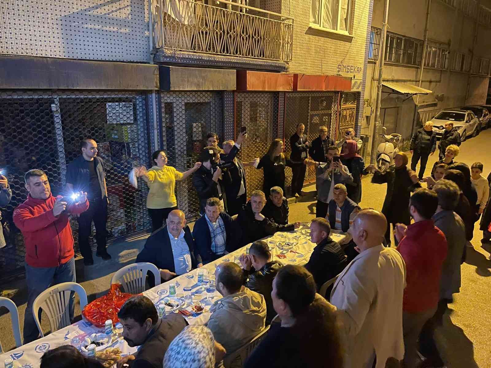 Bursa’daki Balkan ve Rumeli göçmenleri, Bursa Kosova Arnavutluk Makedonya Muhacirleri Kültür ve Dayanışma Derneği’nce düzenlenen sahur ...