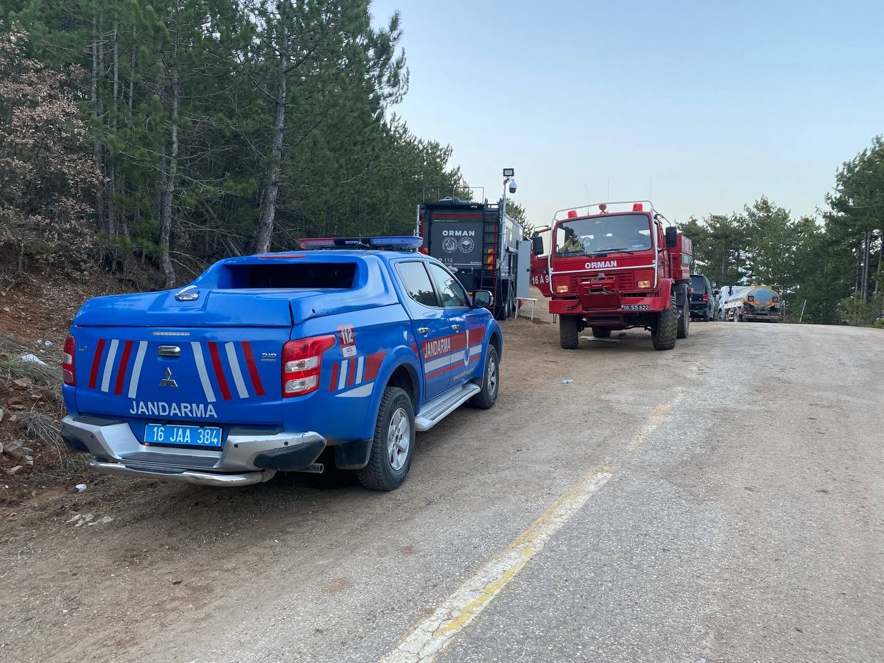 Bursa’da ormanlık alanda başlayan yangın rüzgarın etkisiyle kısa sürede büyüdü. Yaklaşık 60 hektarlık ormanlık alan yanarak küle döndü. Ekiplerin ...