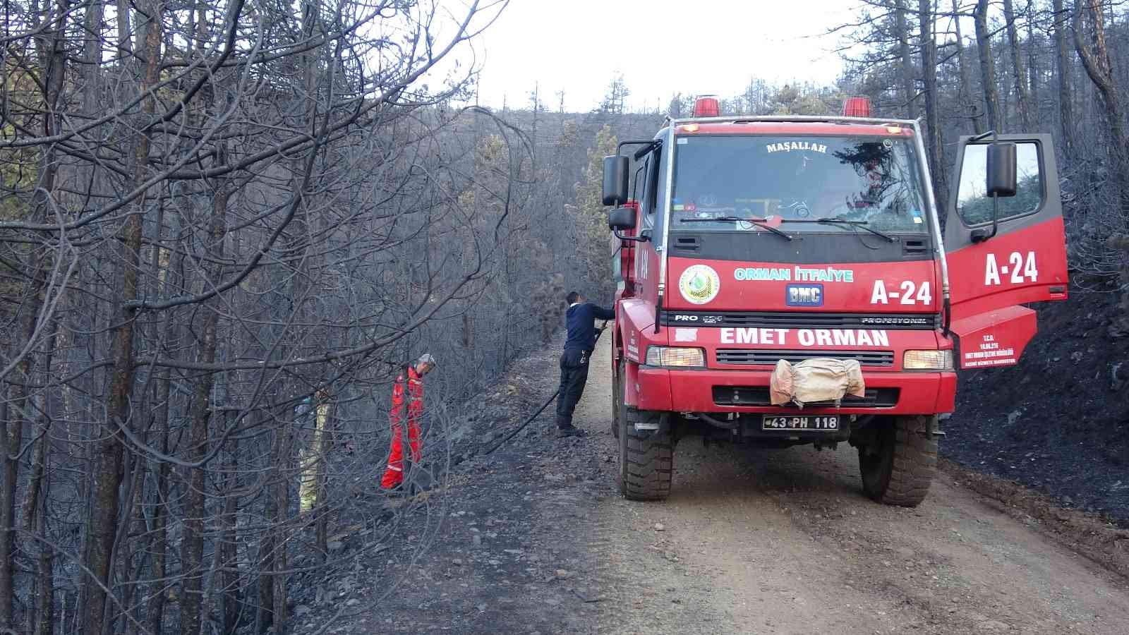 Bursa’da ormanlık alanda başlayan yangın rüzgarın etkisiyle kısa sürede büyüdü. Yaklaşık 60 hektarlık ormanlık alan yanarak küle döndü. Ekiplerin ...