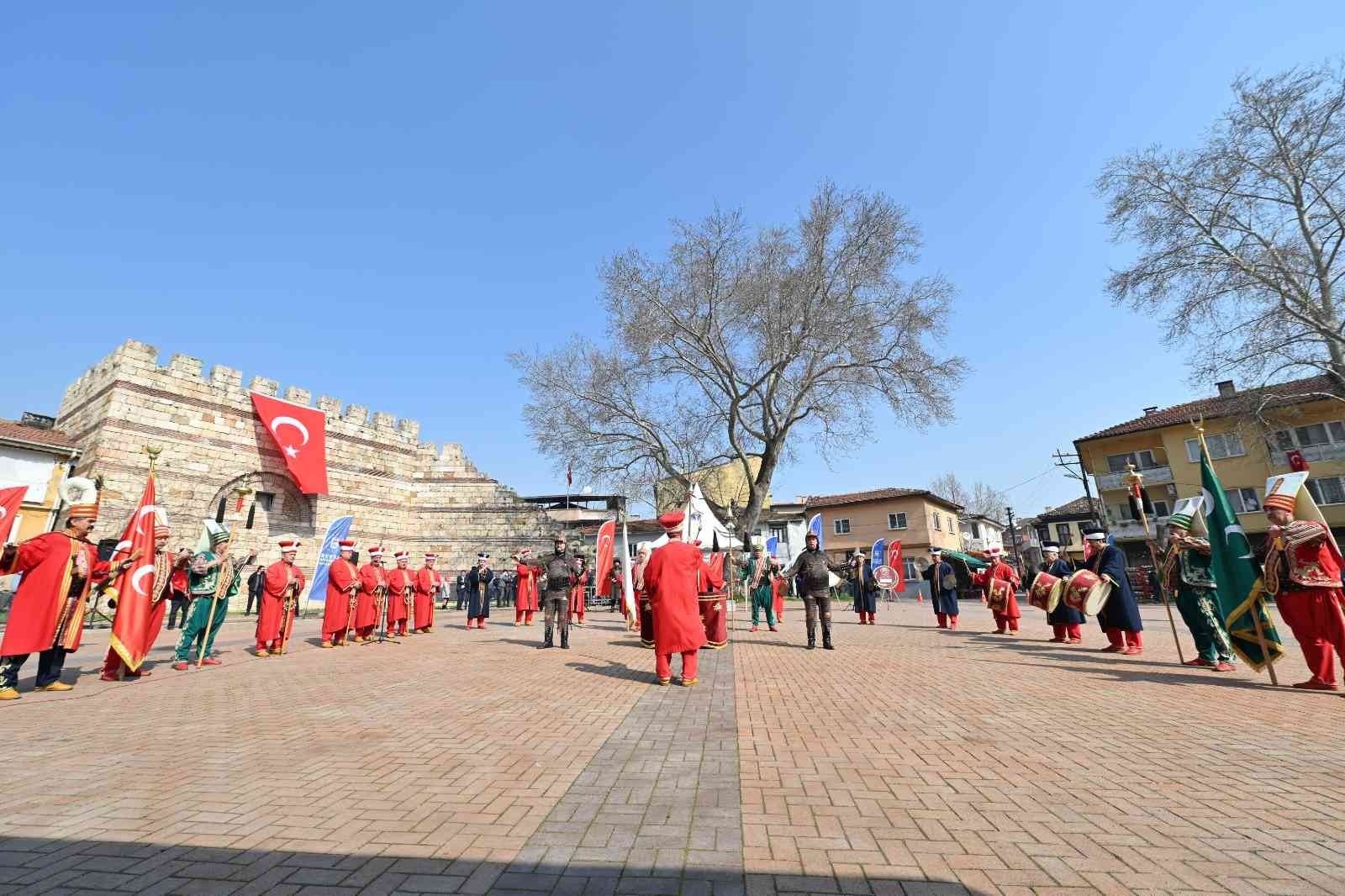 Bursa’nın fethinin 696’ncı yıldönümü, Osmanlı askerlerinin şehre giriş yaptığı Pınarbaşı’ndaki Fetih Kapı önündeki törenle kutlandı. Fetih ...