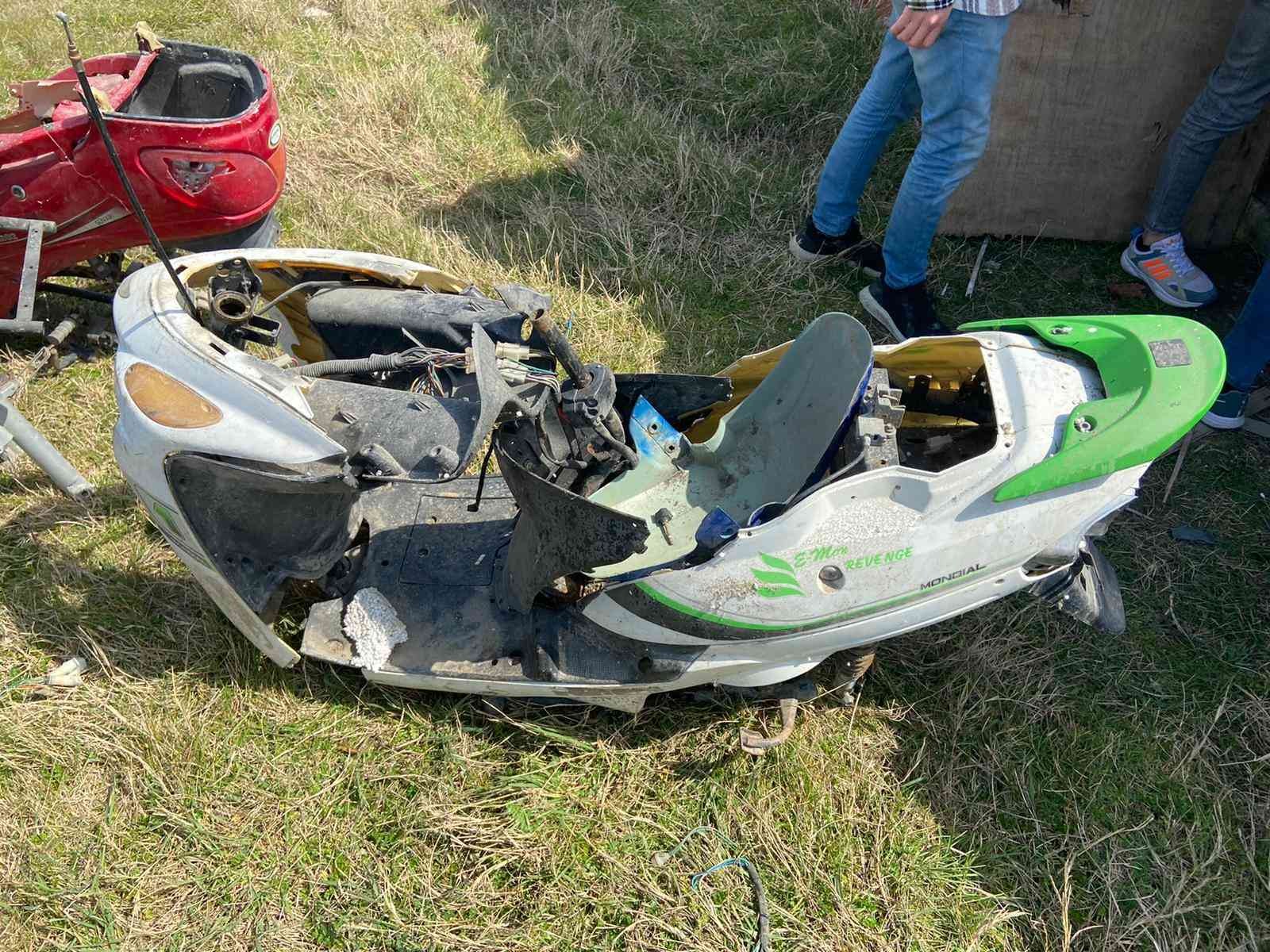 Tekirdağ’da farklı il ve ilçelerden çaldıkları motosikleti parçalayıp satan 4 kişi, polis ekiplerince yakalandı. Zanlıların hırsızlık anları ise ...