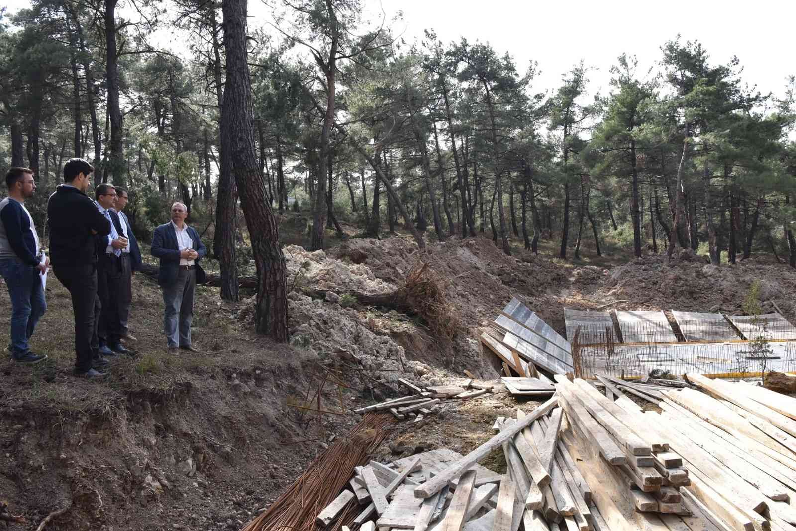 Çanakkale’nin Çan ilçesi Seramik Mahallesi’ne 500 tonluk su deposu inşaatı yapımı başladı. Çan Belediyesi sorunlara çözüm üretmeye ve yapılmayanı ...