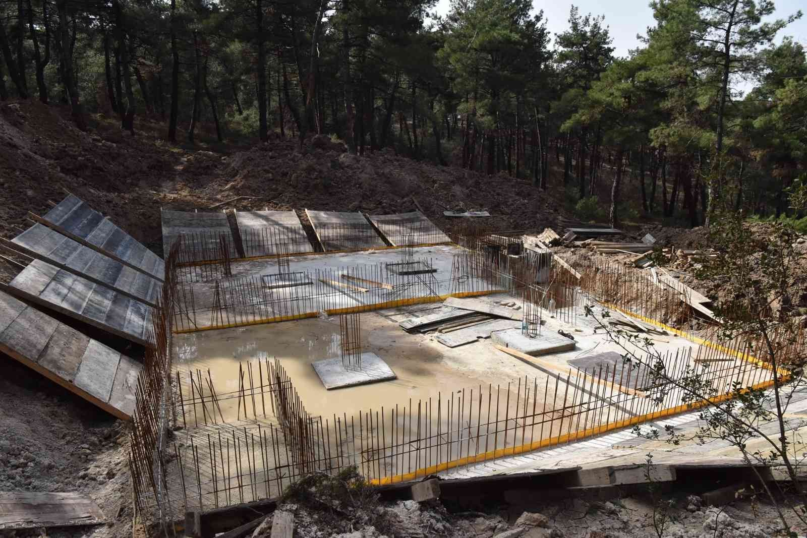 Çanakkale’nin Çan ilçesi Seramik Mahallesi’ne 500 tonluk su deposu inşaatı yapımı başladı. Çan Belediyesi sorunlara çözüm üretmeye ve yapılmayanı ...