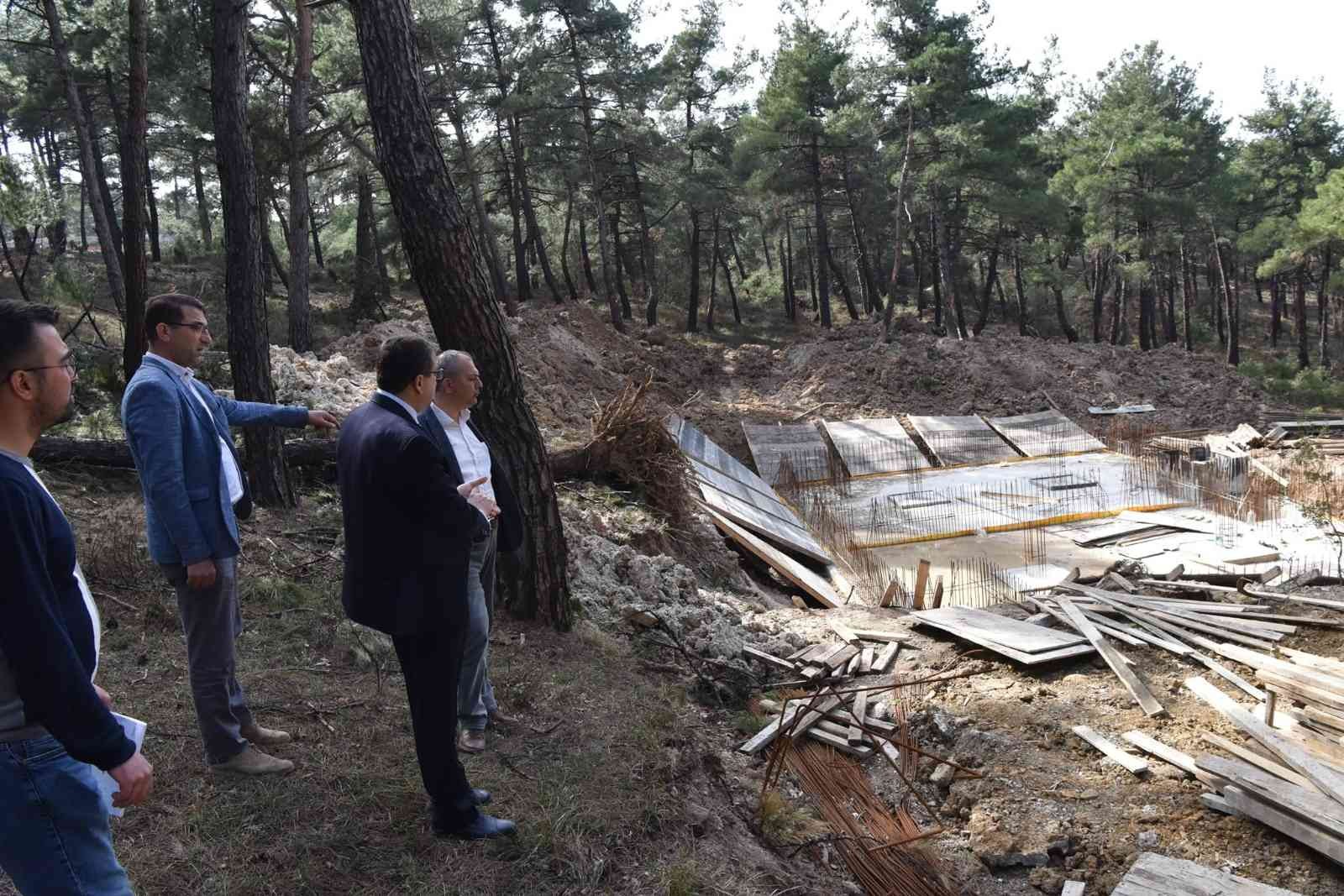 Çanakkale’nin Çan ilçesi Seramik Mahallesi’ne 500 tonluk su deposu inşaatı yapımı başladı. Çan Belediyesi sorunlara çözüm üretmeye ve yapılmayanı ...