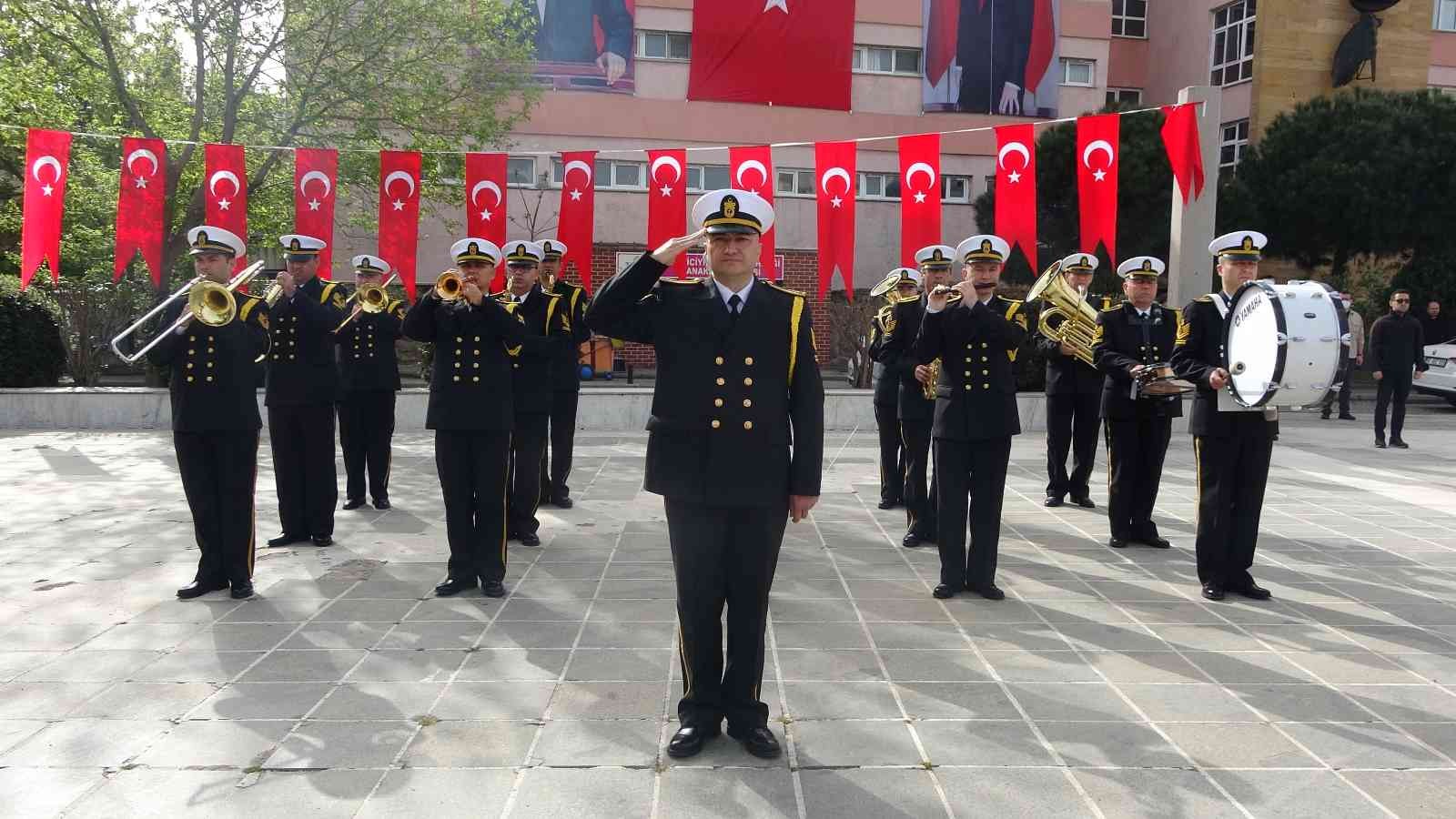 Çanakkale’de, 23 Nisan Ulusal Egemenlik ve Çocuk Bayramı dolayısıyla tören düzenledi. Çanakkale Cumhuriyet Meydanı’nda bugün saat 19.15’te tören ...