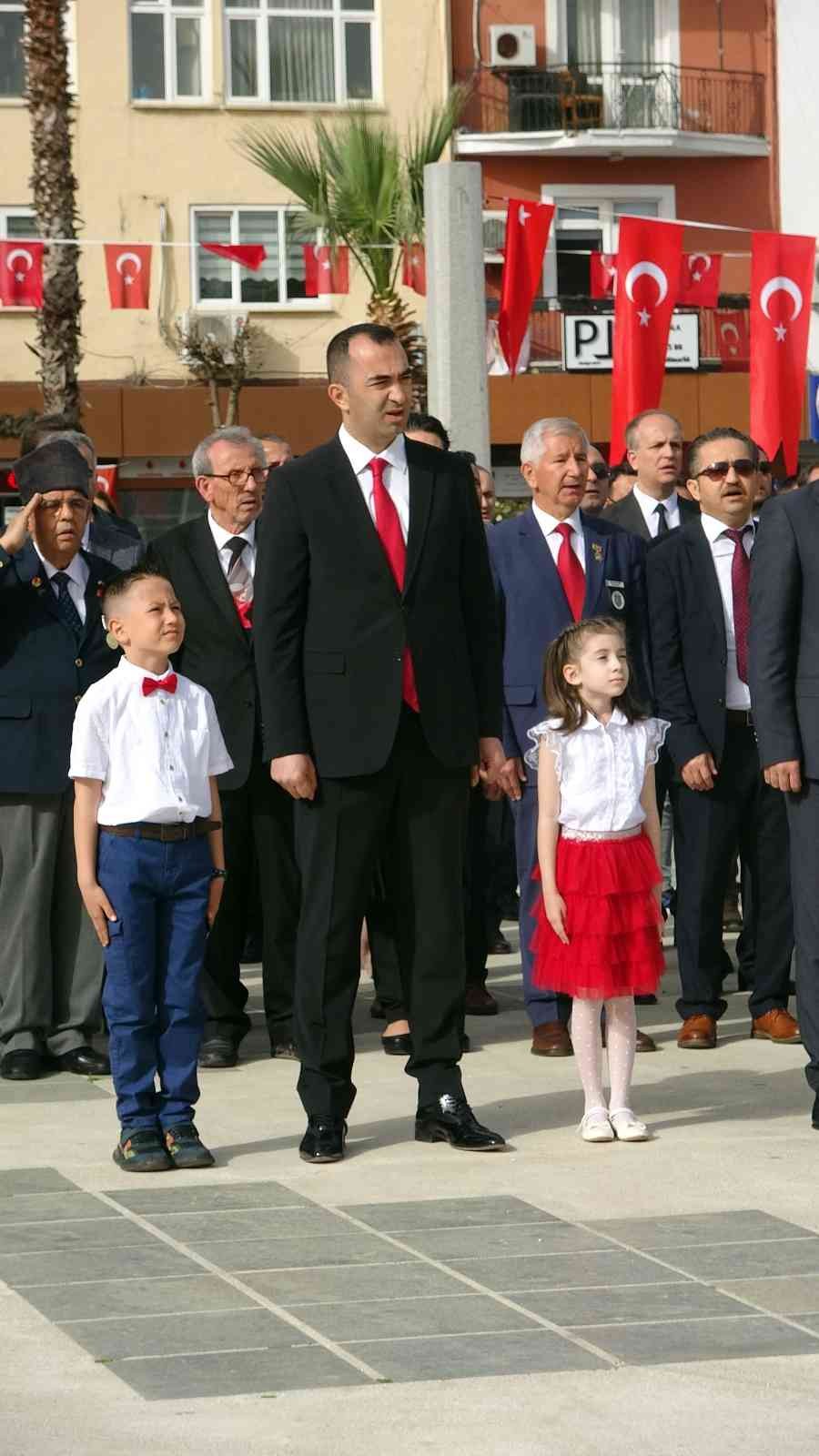 Çanakkale’de, 23 Nisan Ulusal Egemenlik ve Çocuk Bayramı dolayısıyla tören düzenledi. Çanakkale Cumhuriyet Meydanı’nda bugün saat 19.15’te tören ...