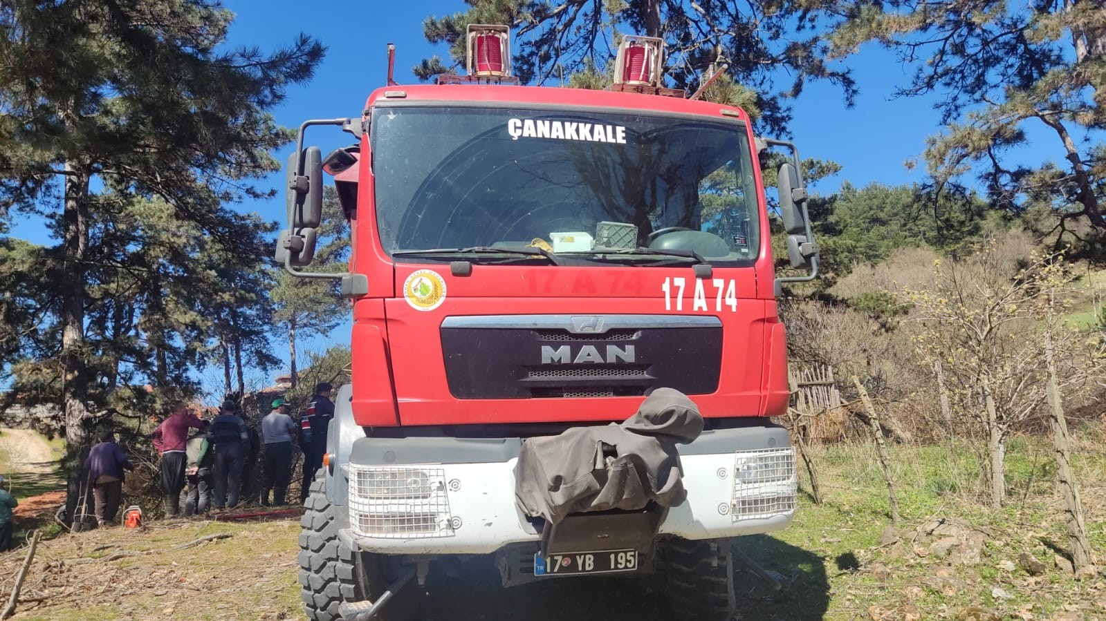 Çanakkale’nin Yenice ilçesine bağlı Karaköy köyü Gedikoba mahallesinde bu sabah saatlerinde çöplük alanda çıkan yangın, ormanlık alana sıçramadan ...